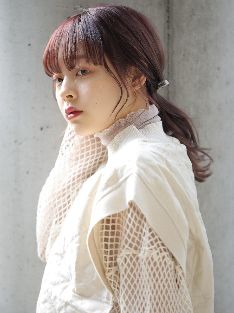 Liens de HELME（エルメ）なんばマルイ【エルメナンバマルイ】のスタイル紹介。#チェリーブラウン#網おろしアレンジ#ポニーテール