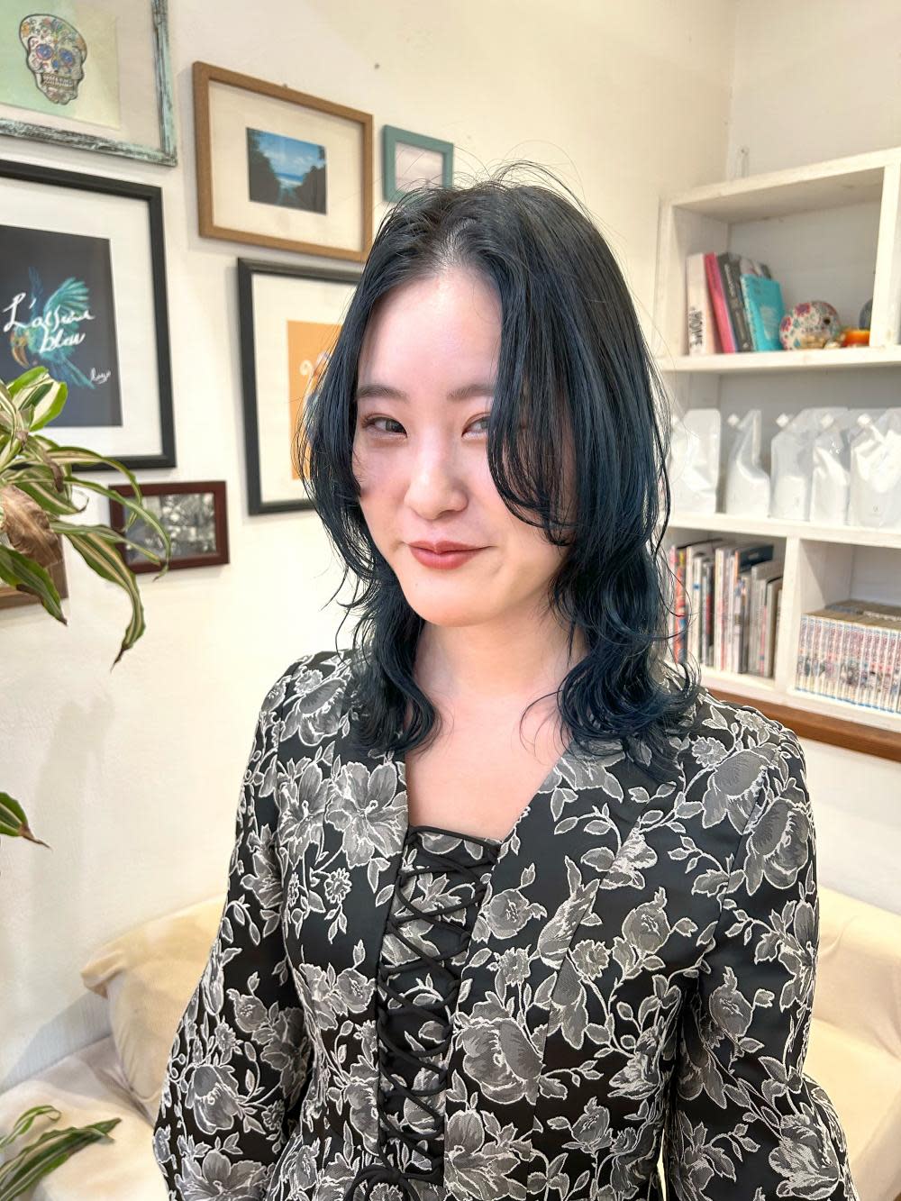 GREEK【グリーク】のスタイル紹介。マッシュウルフ/ブルーブラック/センターパート