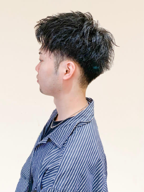 BlANCO【ビアンコ】のスタイル紹介。アップバングツイストスパイラル