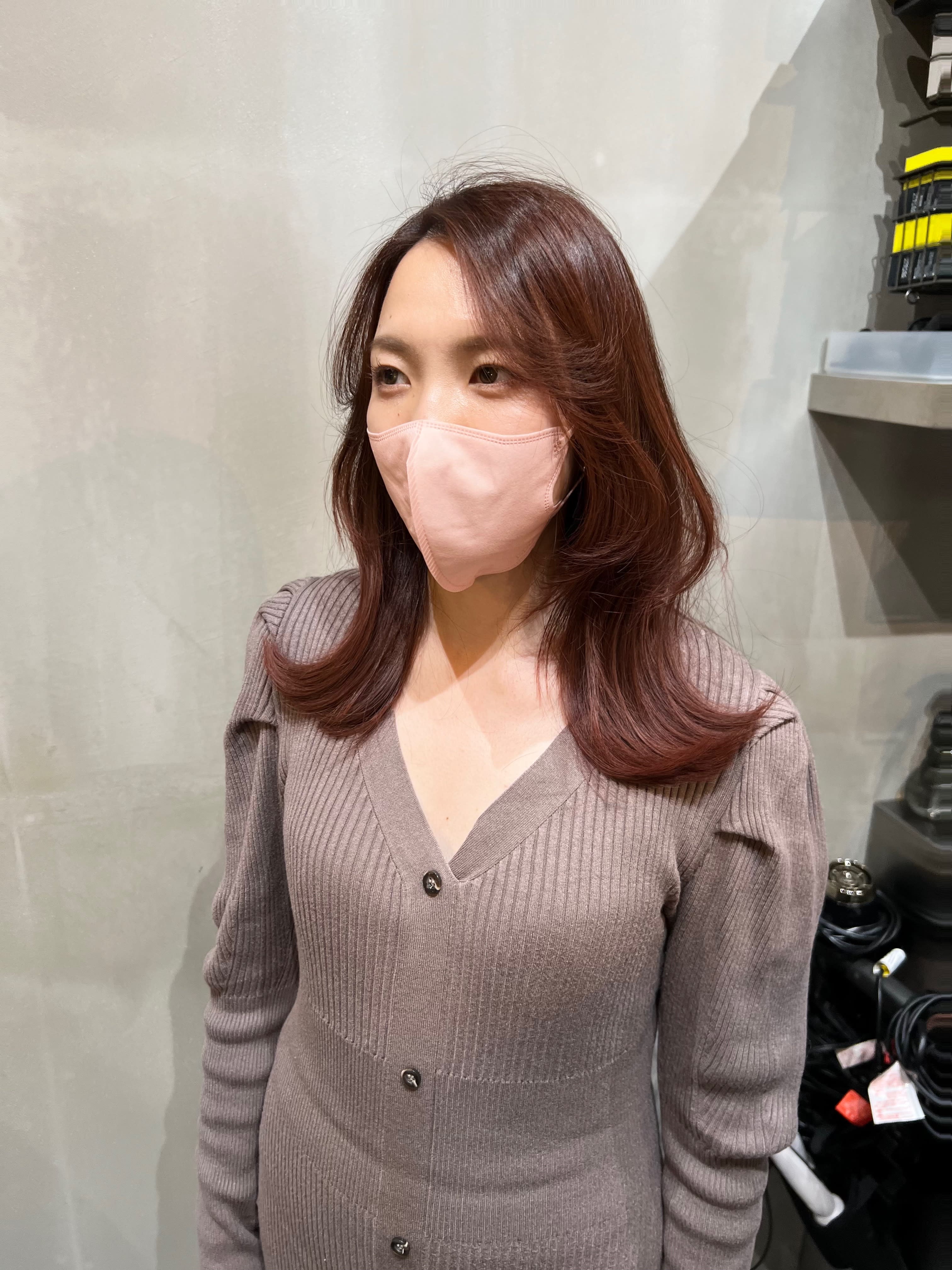 KUsU【クス】のスタイル紹介。KUsU（クス）×セミロング×ピンクブラウン