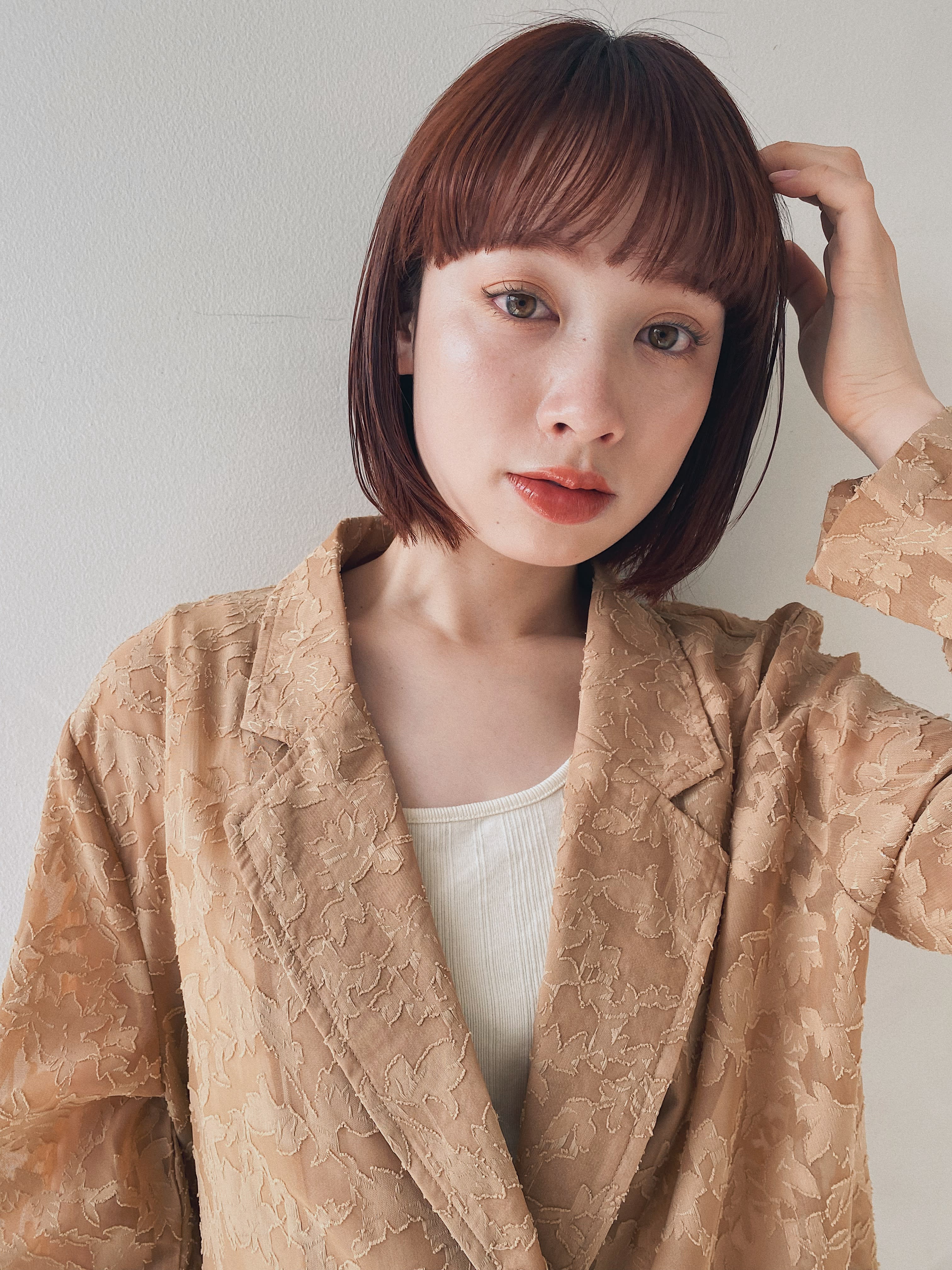 Ash 東戸塚店【アッシュヒガシトツカテン】のスタイル紹介。ナチュラルストレートの切りっぱなしボブ