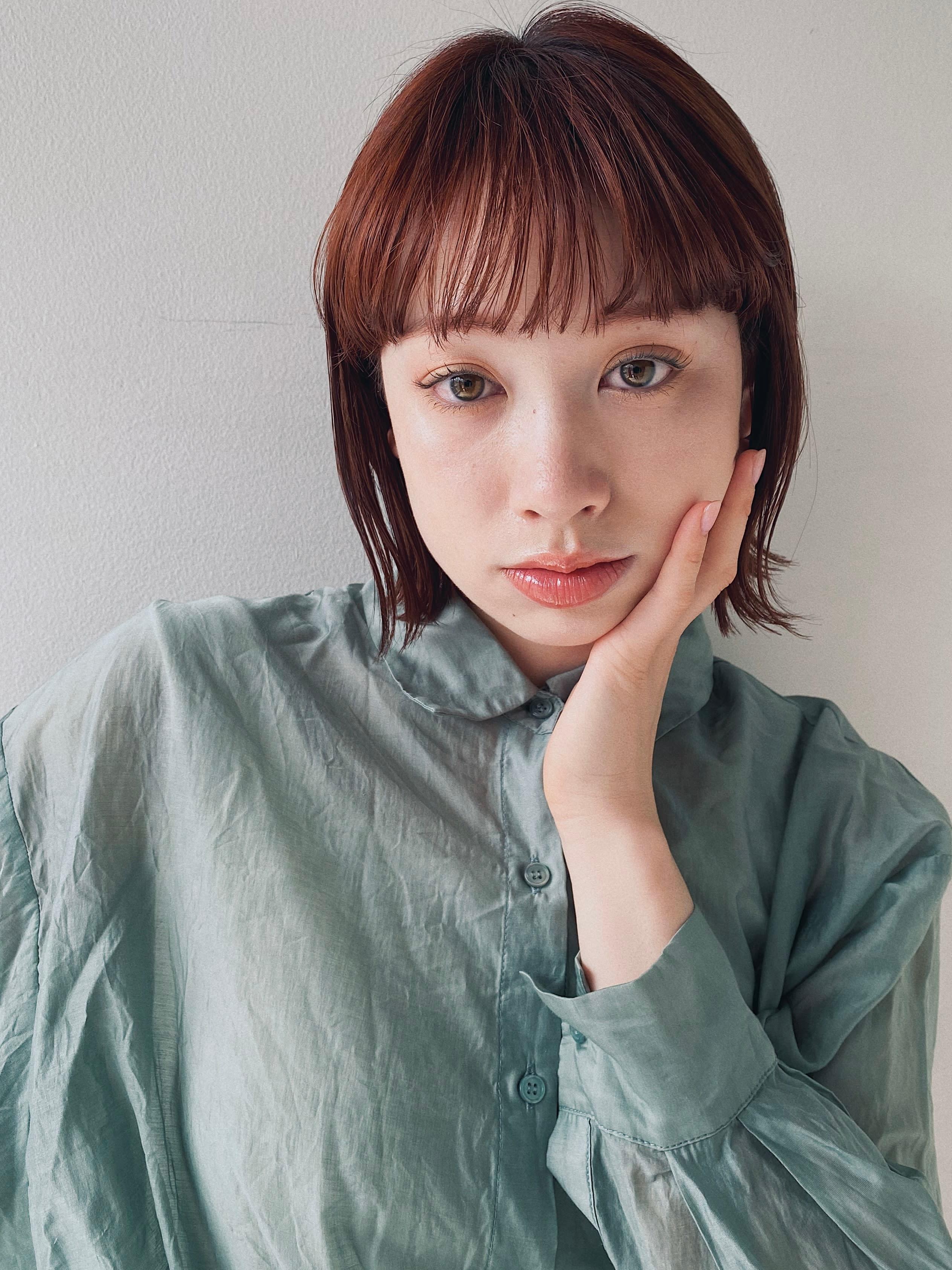 Ash 東戸塚店【アッシュヒガシトツカテン】のスタイル紹介。ナチュラルストレートの切りっぱなしボブ