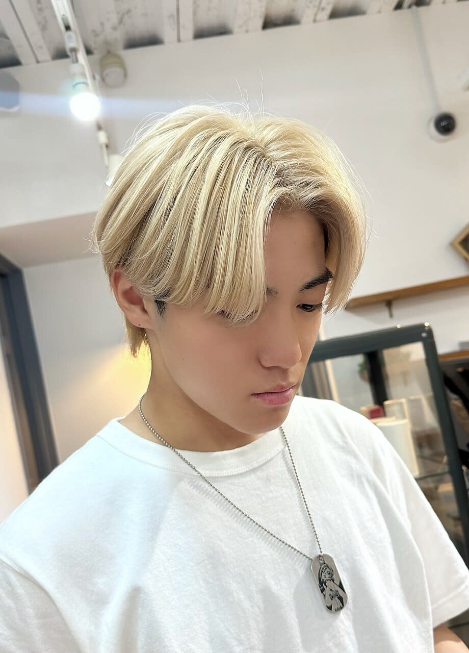 Maison【メゾン】のスタイル紹介。センターパート×ハイトーン