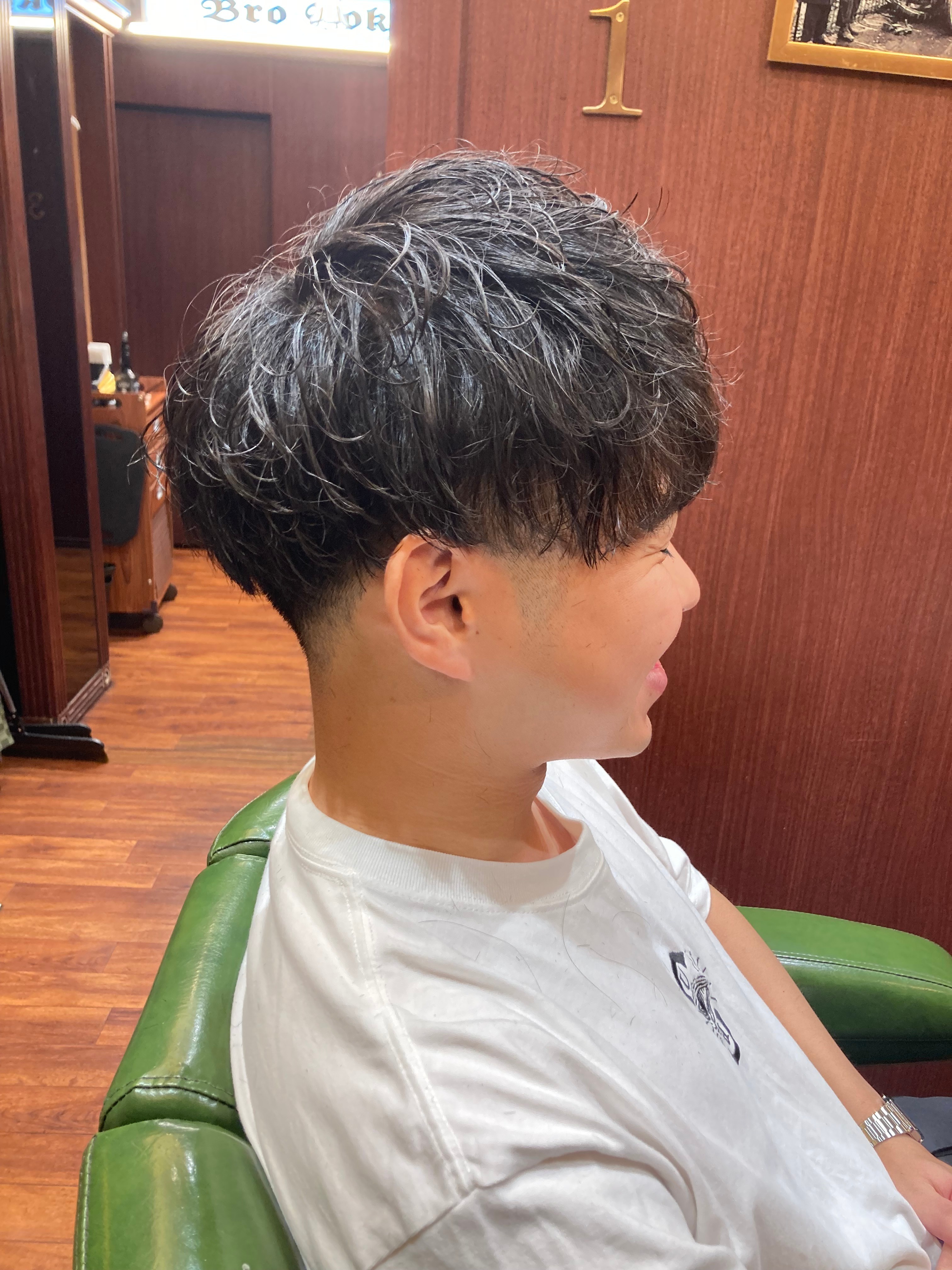 メンズ専門理容室 BroTokyo BARBERSHOP 銀座店【メンズセンモンリヨウシツブロートーキョーバーバーショップギンザテン】のスタイル紹介。ツーブロニュアンスパーマ
