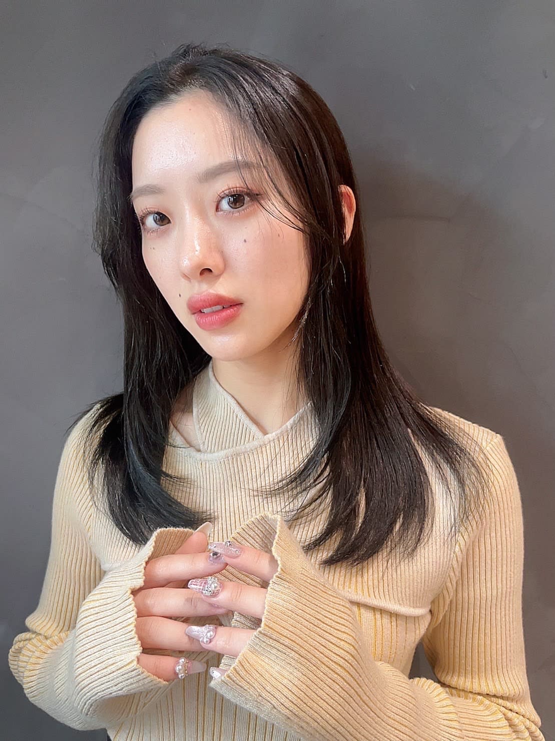 CLEO hair fika【クレオヘアフィーカ】のスタイル紹介。オリーブカラー×レイヤーカット