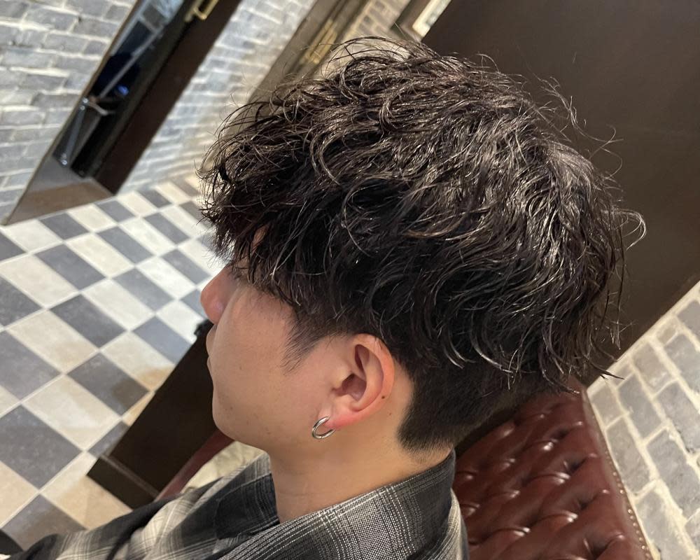 Million Bucks Barbershop 御徒町店【ミリオンバックスバーバーショップ オカチマチテン】のスタイル紹介。ツイストスパイラルパーマ