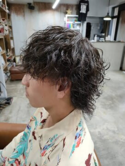 MENSOUL【メンソウル】のスタイル紹介。ウルフスタイル×波巻きパーマ