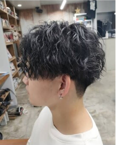 MENSOUL【メンソウル】のスタイル紹介。センターパート×ツイストスパイラルパーマ