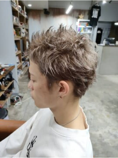 MENSOUL【メンソウル】のスタイル紹介。スパイキーショート　ミルクティーカラー