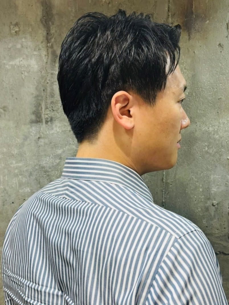 MEN'S SALON alfRed 瑞穂店【メンズサロン アルフレッド ミズホテン】のスタイル紹介。アップバング　爽やか　メンズショート　ビジネス　30代40代