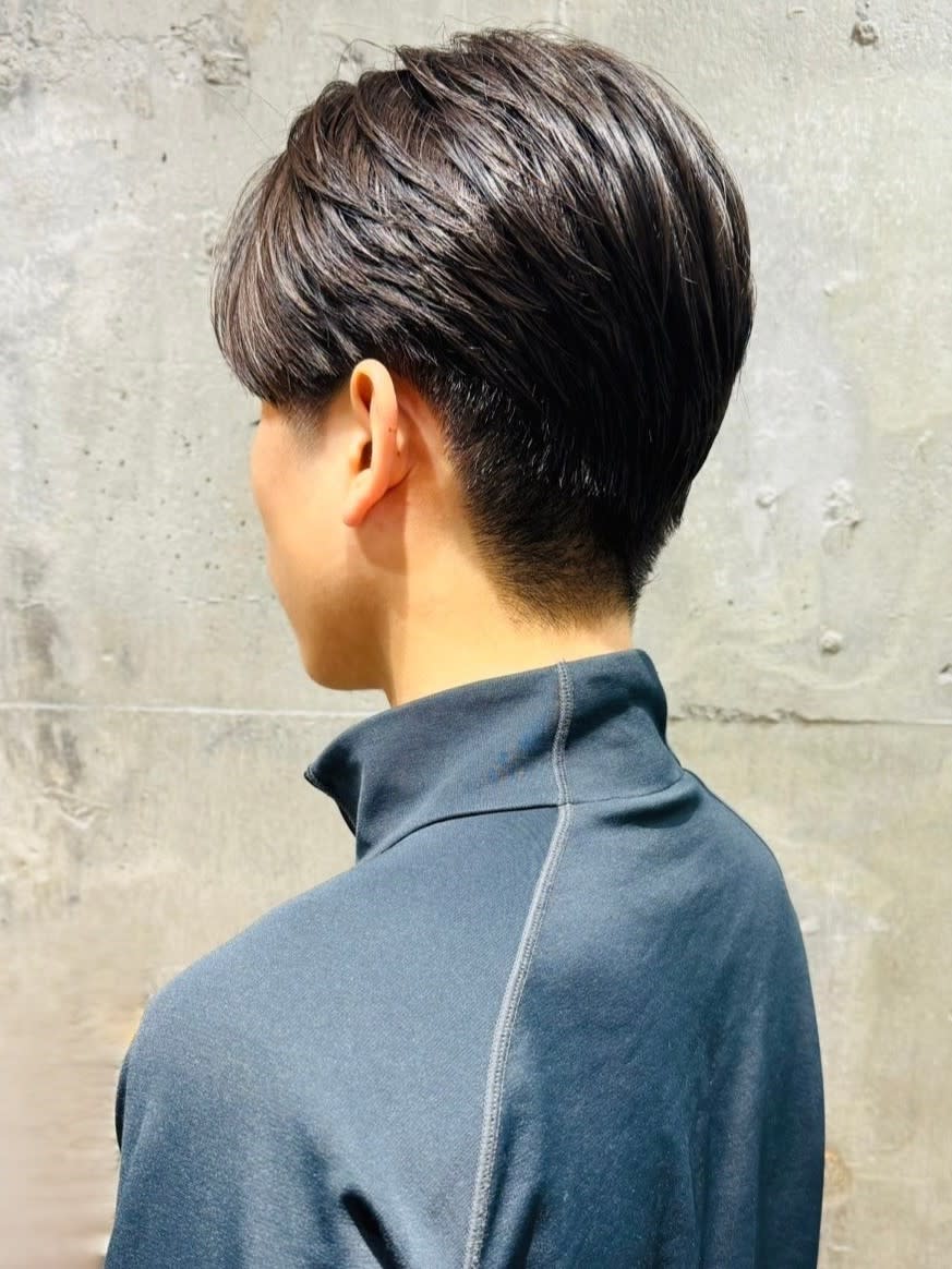 MEN'S SALON alfRed 瑞穂店【メンズサロン アルフレッド ミズホテン】のスタイル紹介。マッシュショート　ツーブロック　アッシュブラウン　眉カット