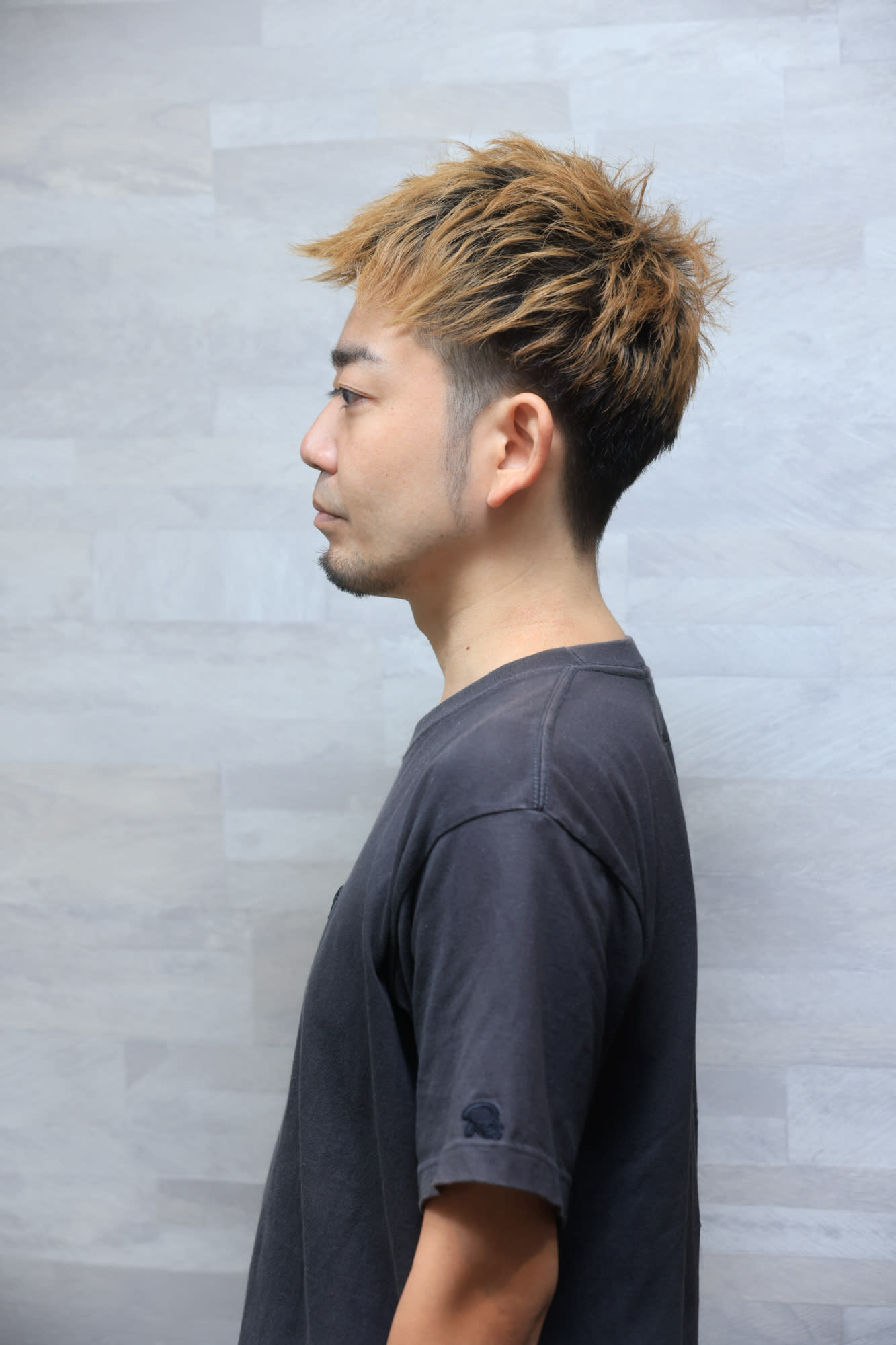 新宿2丁目美容室second【シンジュクニチョウメビヨウシツセカンド】のスタイル紹介。ナチュラル2ブロックショート