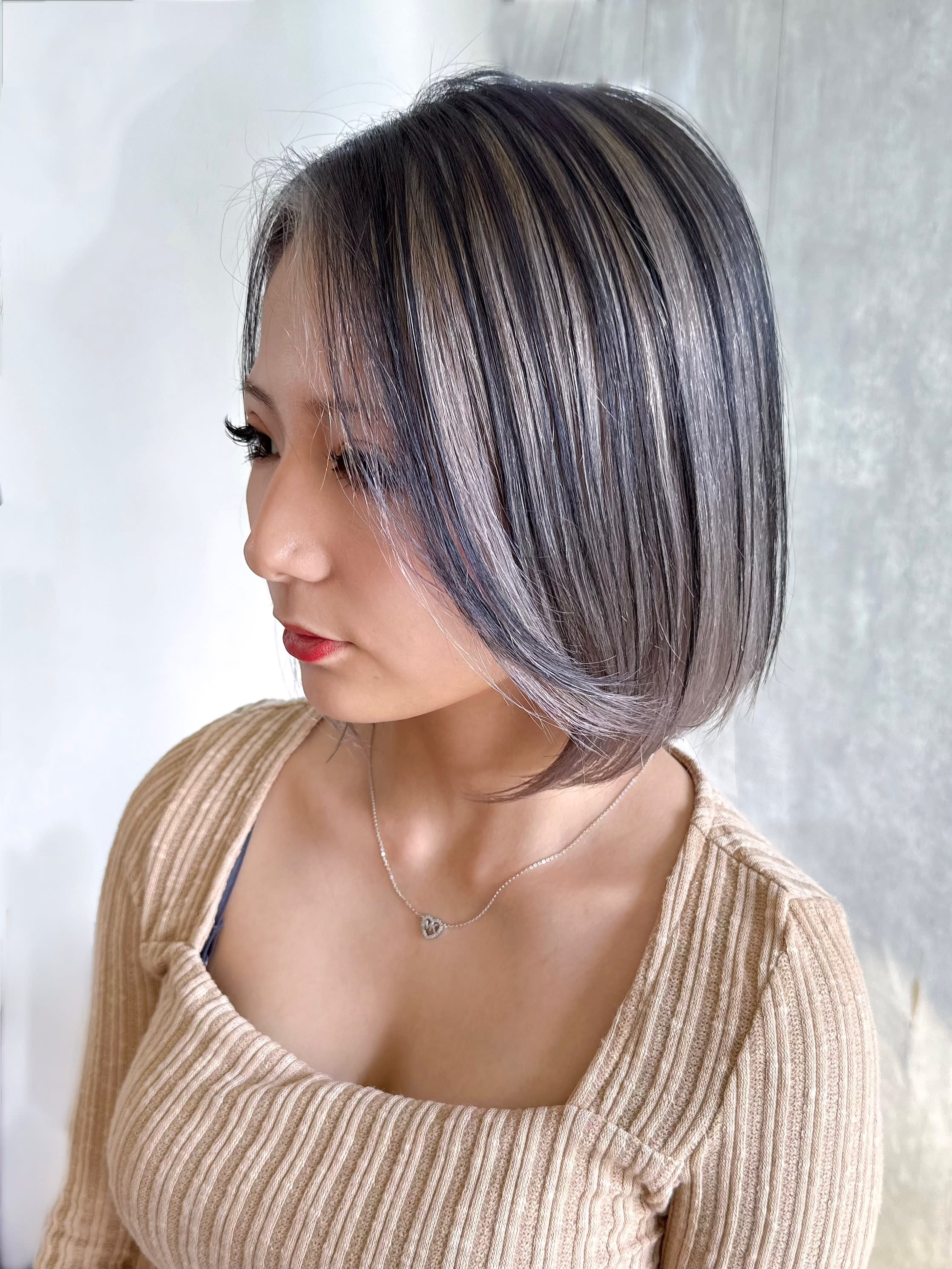 THE ORDER【ザ オーダー】のスタイル紹介。アンブレラカラーホワイトシルバー