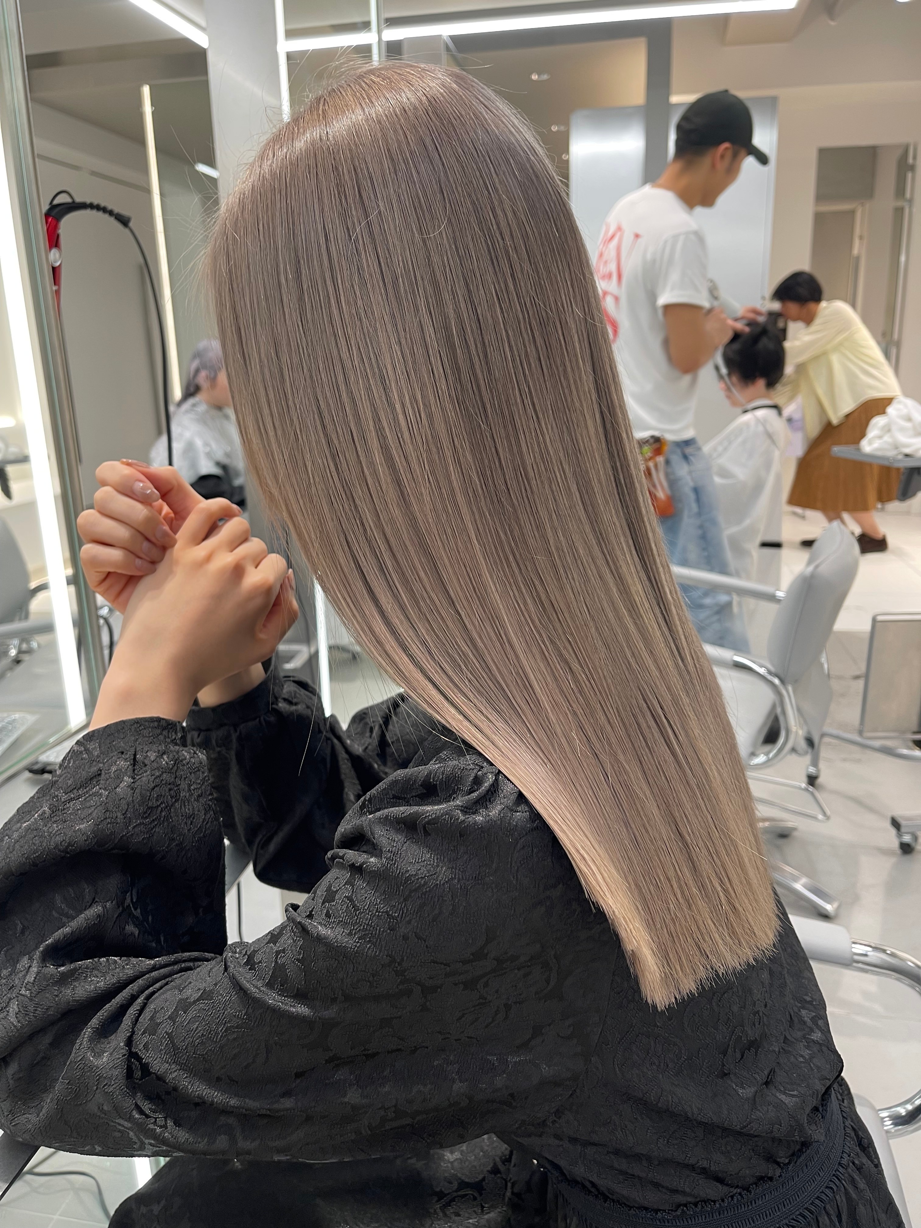ar+ hair salon 新宿三丁目店【アールプラスヘアサロン シンジュクサンチョウメテン】のスタイル紹介。グレージュカラー