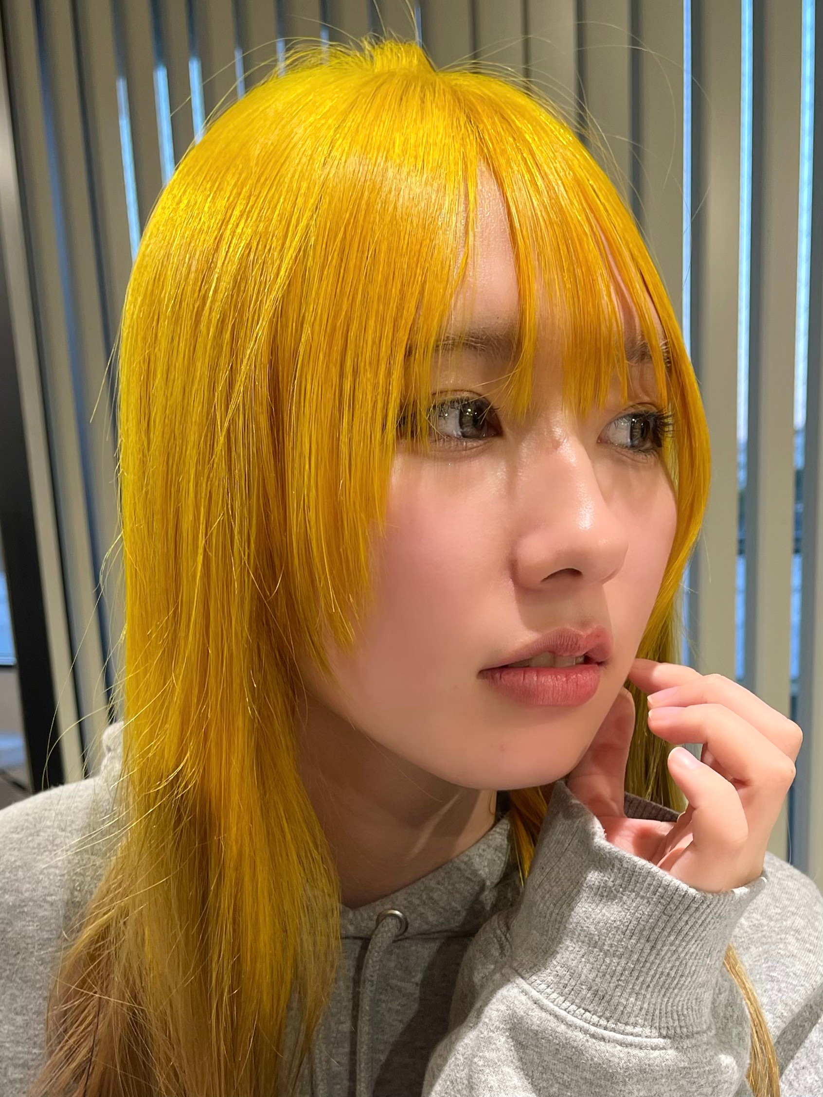 THE ORDER【ザ オーダー】のスタイル紹介。ハイトーンイエローデザインカラー