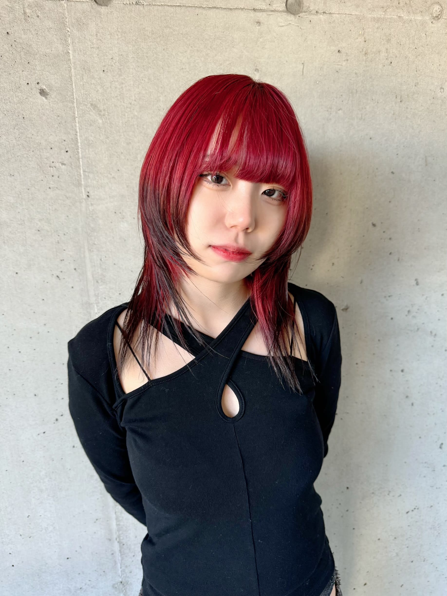 ARUE【アルエ】のスタイル紹介。レッド×ブラック ルーツカラー