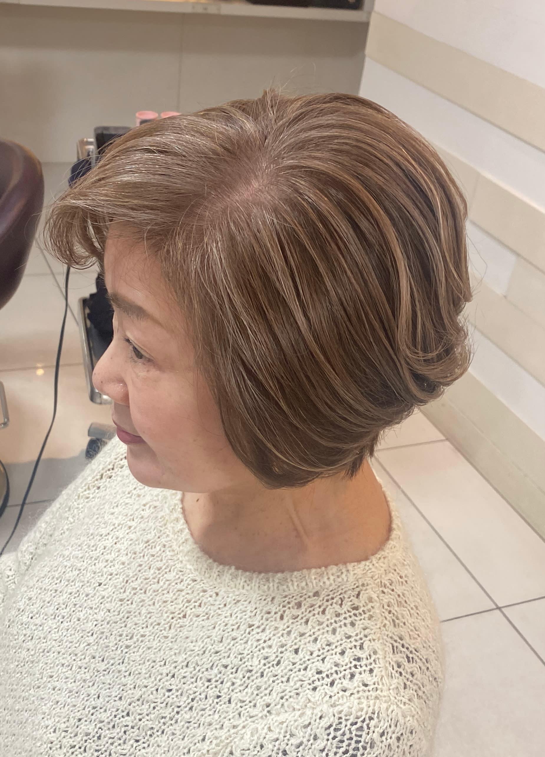 clam. at loRe【クラム　アット　ロア】のスタイル紹介。大人ベージュカラー☆白髪活かし