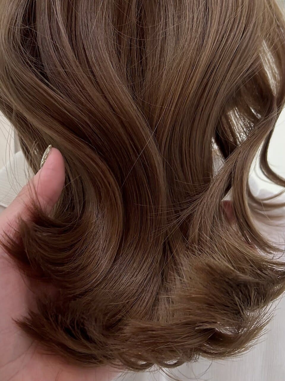 9 NINTH FLOOR【ナインスフロア】のスタイル紹介。ブリーチ1回orブリーチ無しダブルカラーでこっくりベージュ