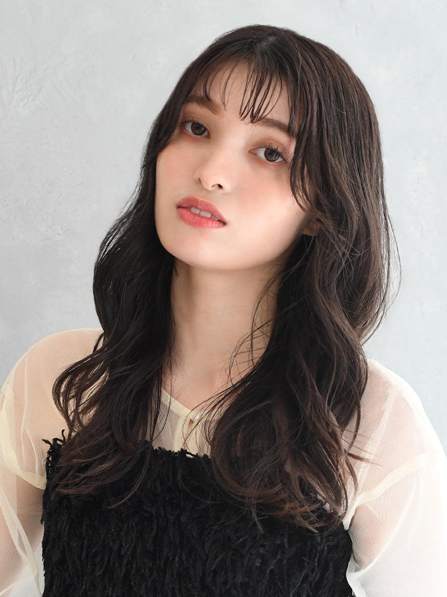 HAIR＆MAKE EARTH 上大岡店【ヘアアンドメイクアース カミオオオカテン】のスタイル紹介。韓国風ウェーブスタイル		 		