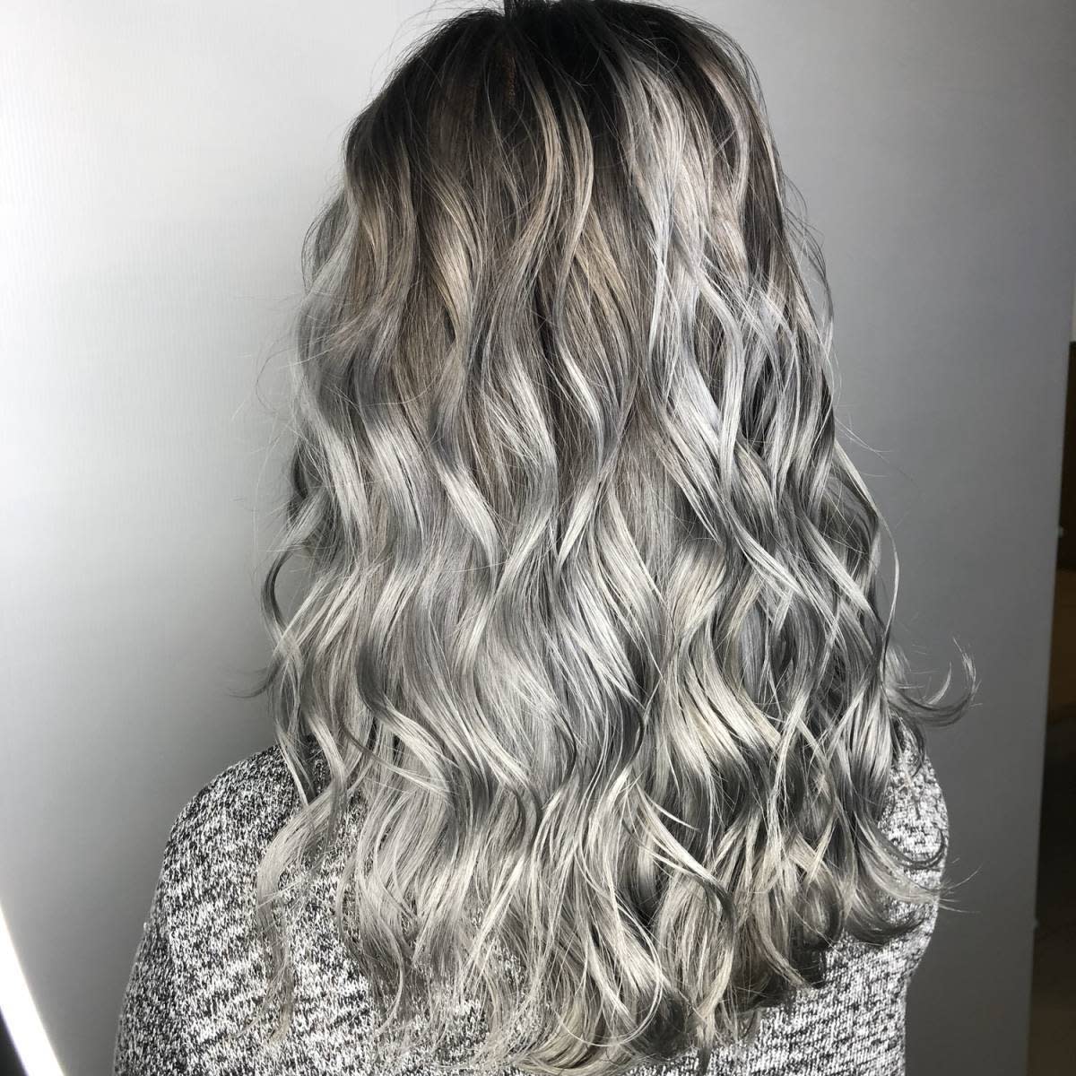 piece201【ピエス201】【ピエス　ニーマルイチ】のスタイル紹介。ハイライト×無造作ウェーブ《中目黒1分/piece201》