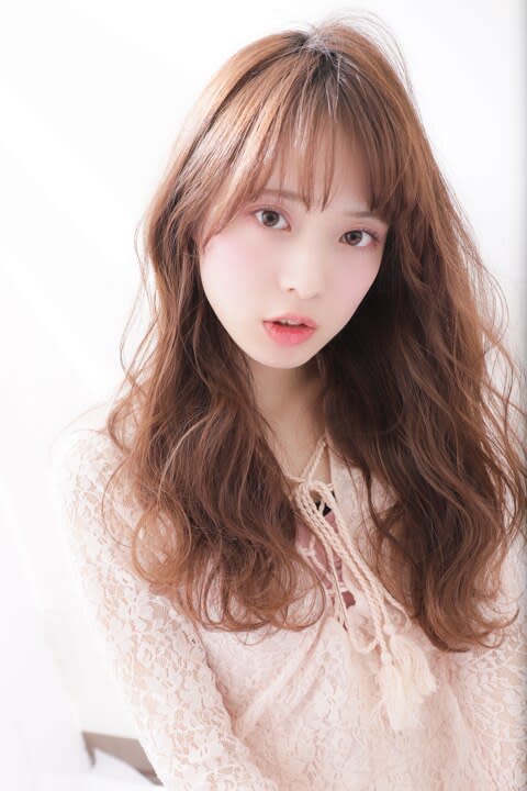 piece201【ピエス201】【ピエス　ニーマルイチ】のスタイル紹介。ピンクブラウン×ゆるふわロング