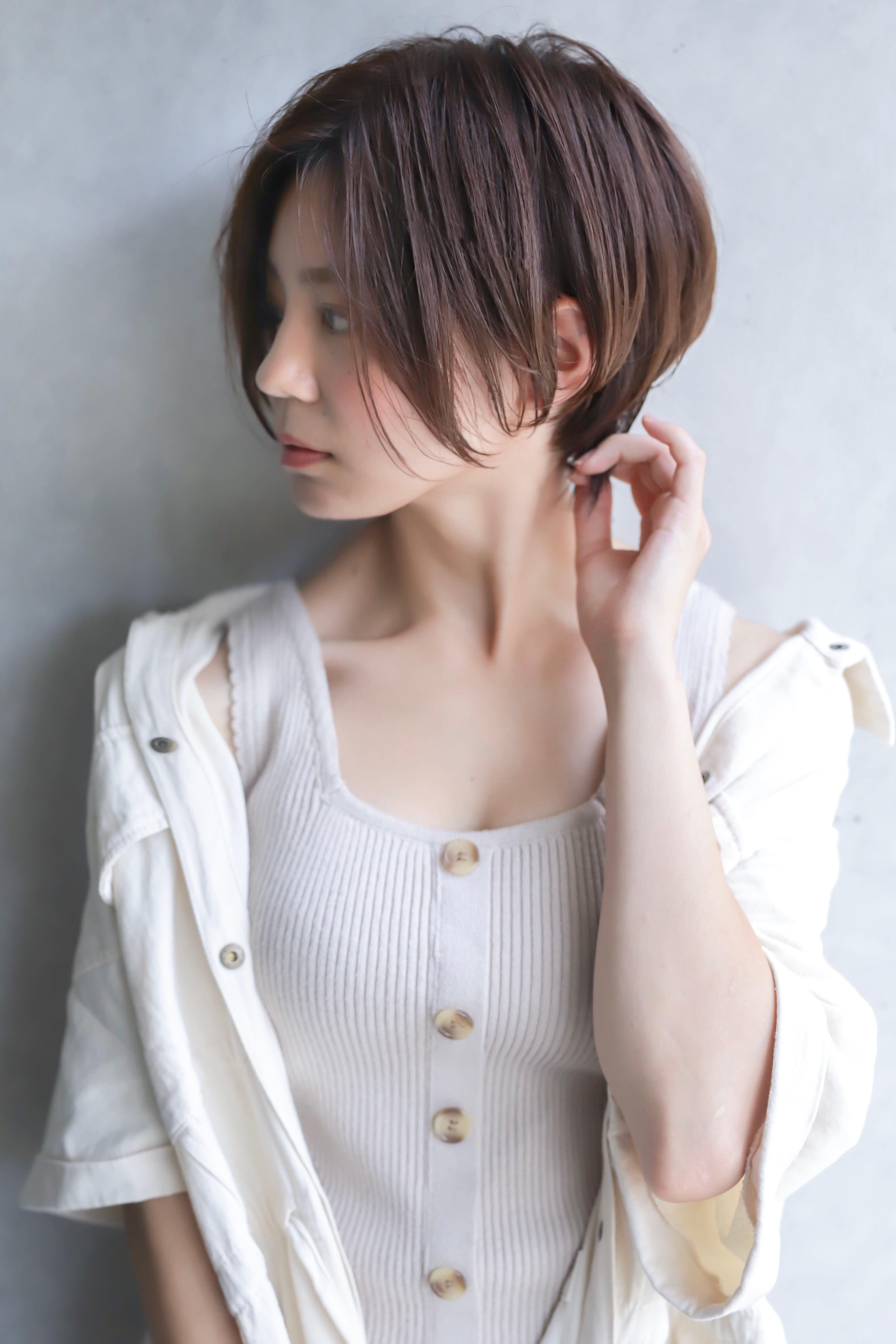 ～ing deux【カライングドゥ】のスタイル紹介。大人可愛い黒髪前下がりショートボブ丸みショート