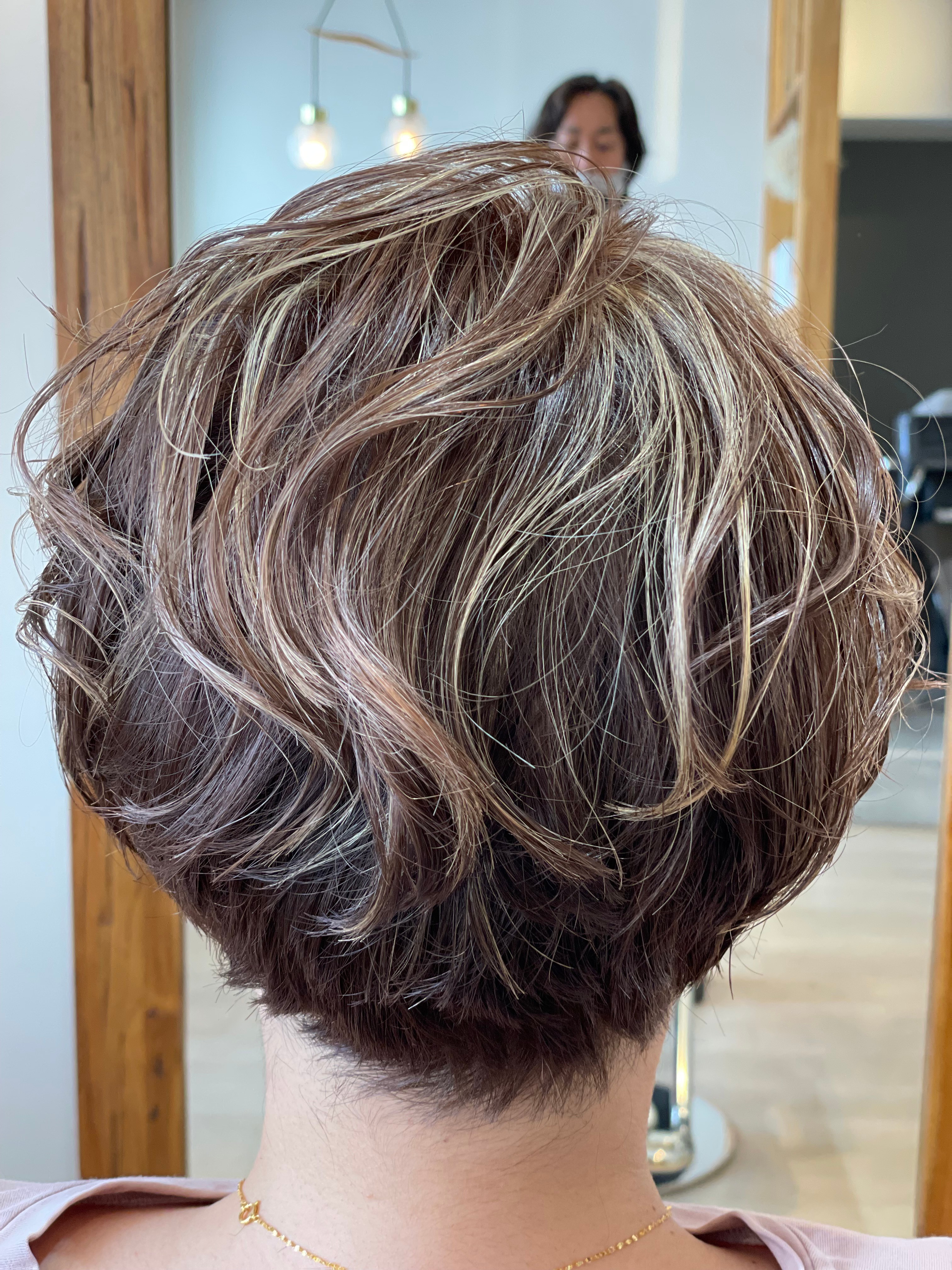 Free【フリー】のスタイル紹介。ハイライト×ショートボブ