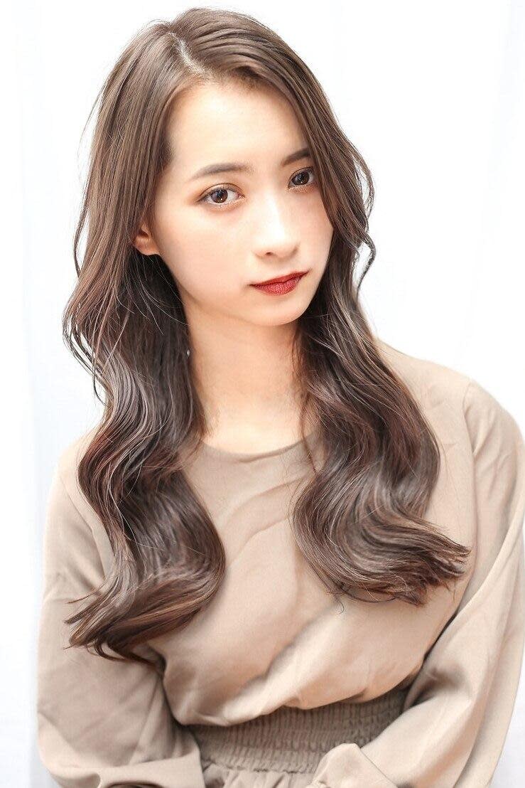 FURUSHO 栄店【フルショウ サカエテン】のスタイル紹介。大人可愛い20代30代小顔艶感 エギョモリ グレージュカラー