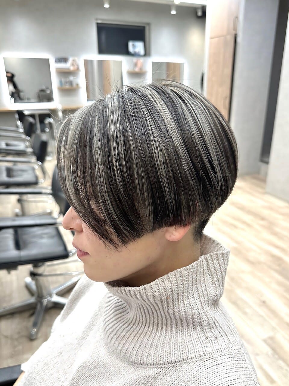 NOAHL【ノアル】のスタイル紹介。ハイライト/ホワイト/シルバー/白髪ぼかしハイライト