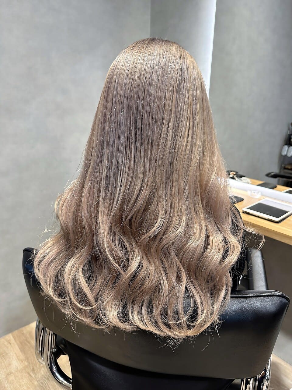 NOAHL【ノアル】のスタイル紹介。ダブルカラー/ブリーチ有/ブリーチ無/透明感/グレージュ