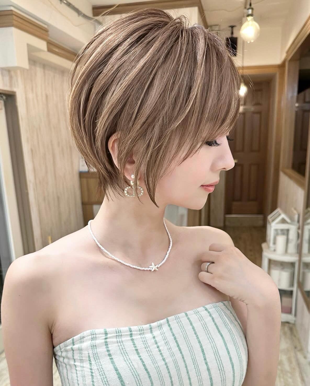 rin.【リン】のスタイル紹介。色気ショート×ベージュハイライト