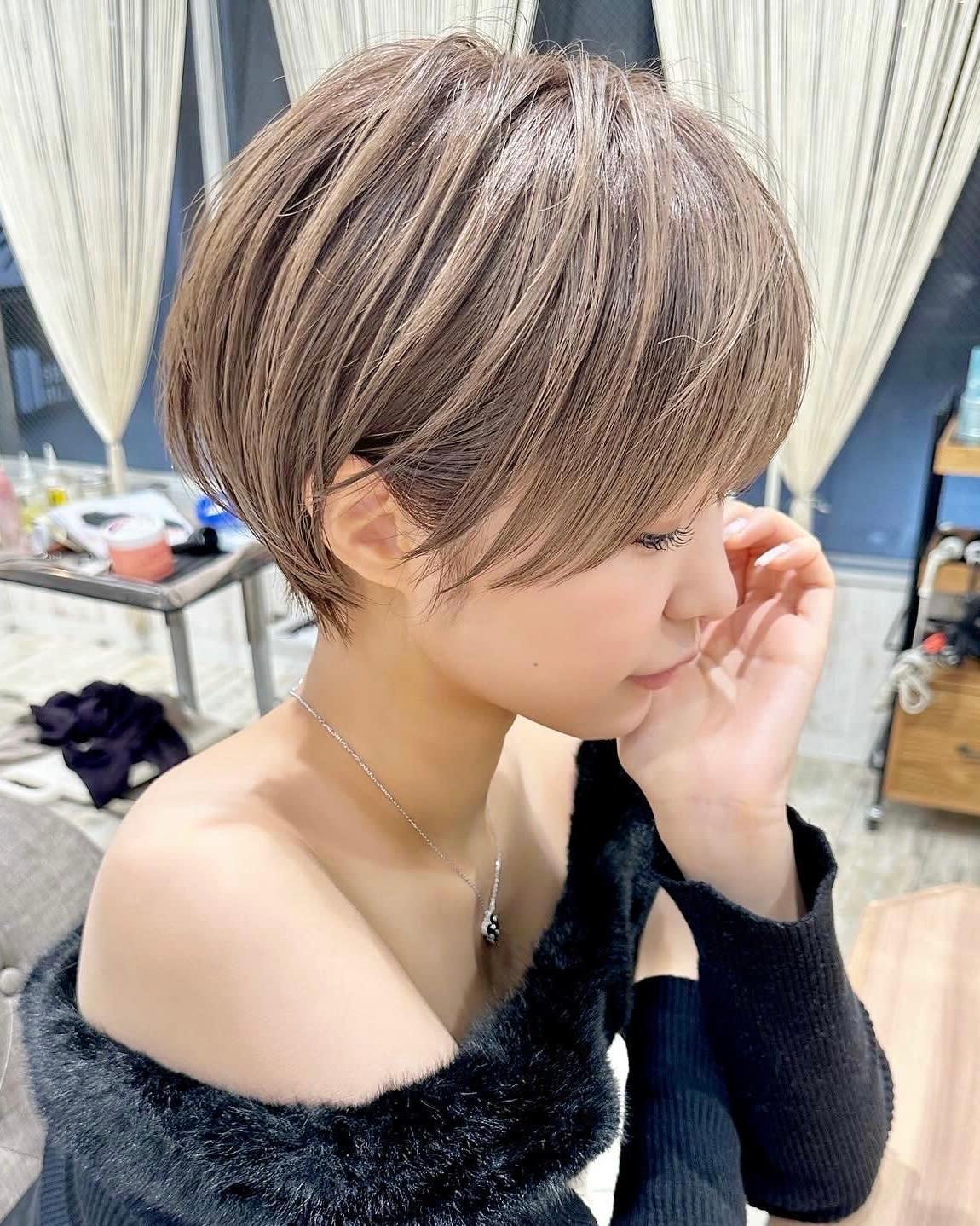 rin.【リン】のスタイル紹介。耳掛けコンパクト色気ショート