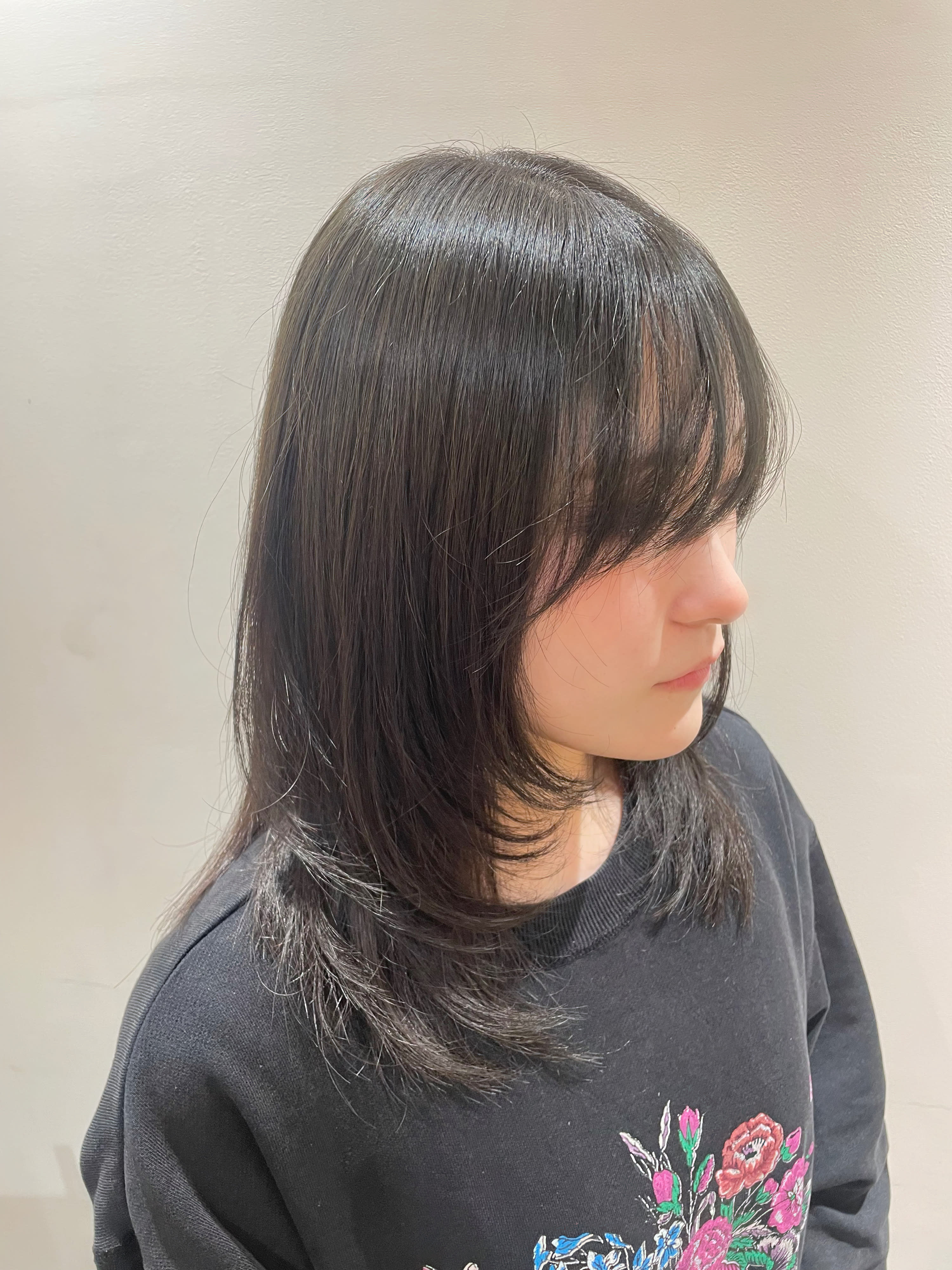 トリートヘアデザイン 新浦安店【トリート ヘア デザイン シンウラヤステン】のスタイル紹介。ふんわりレイヤー×ダークグレージュ