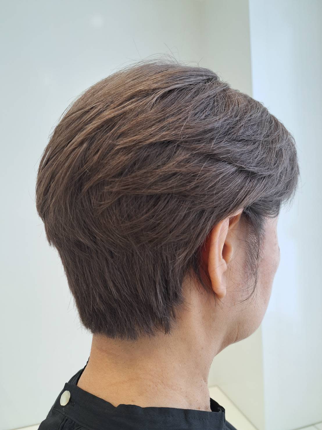 Hair & Spa y‐Forme Ginza【ヘアアンドスパユーフォルムギンザ】のスタイル紹介。スッキリショート 脱白髪染めカラー♪