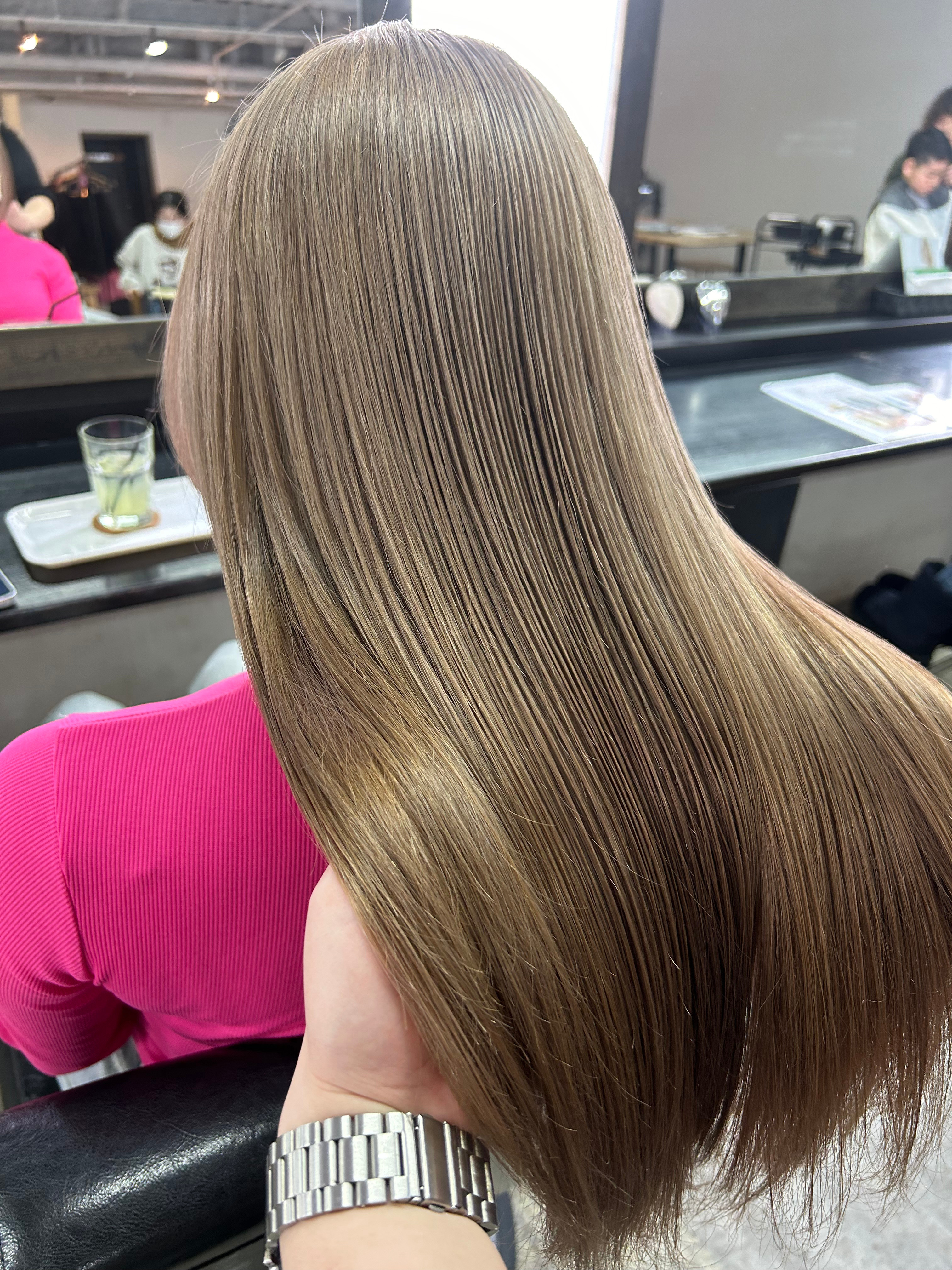 BUDDY BROWN【バディー ブラウン】のスタイル紹介。ミルクティーベージュ