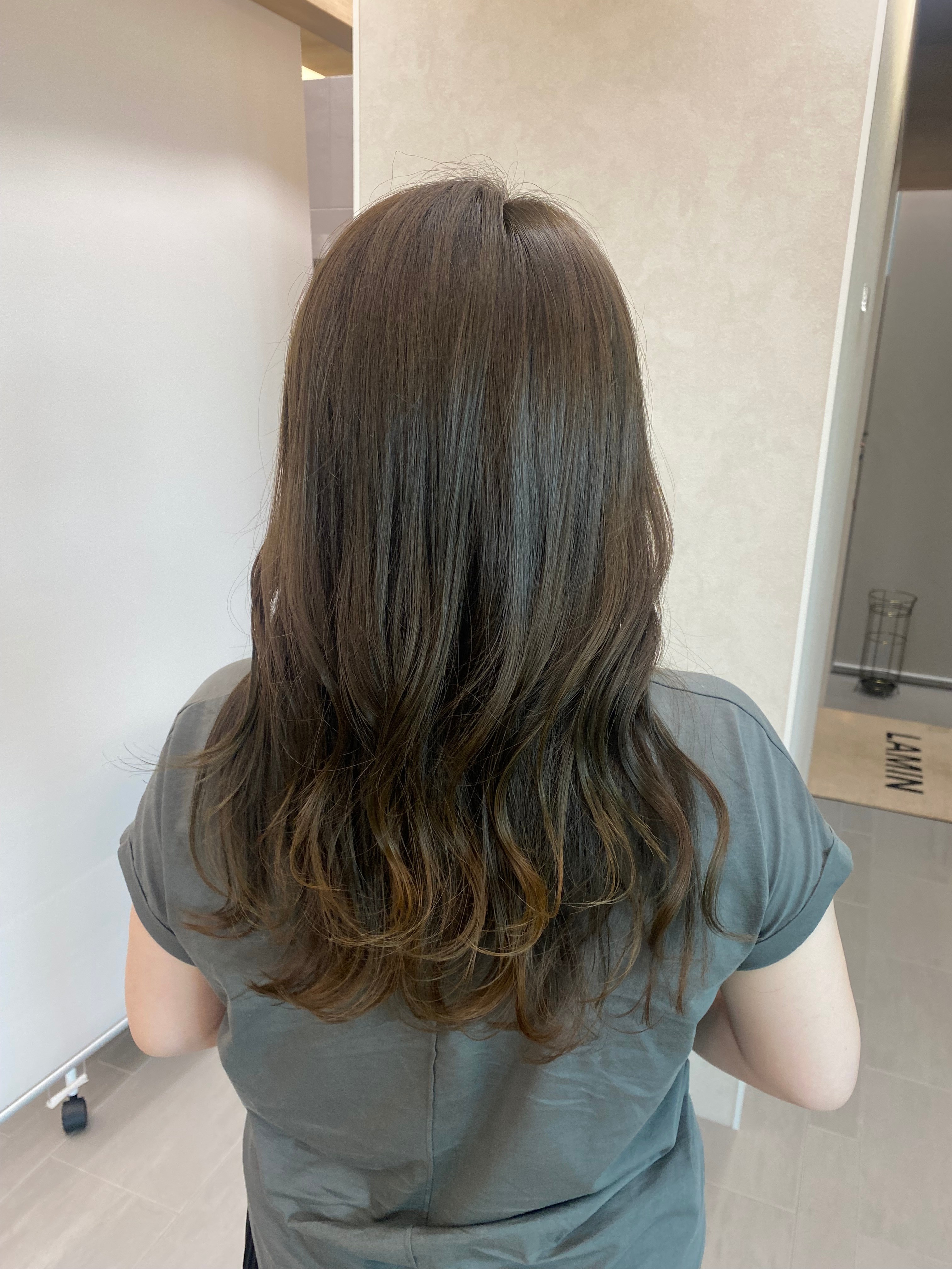 LAMIN【ラミン】【ラミン】のスタイル紹介。オリーブカラー