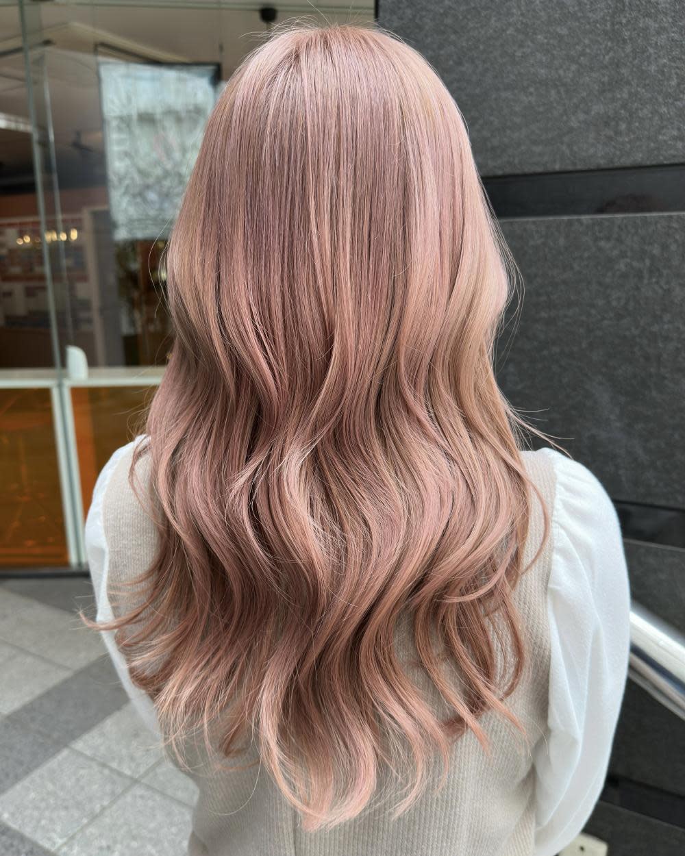 Lille by artina 橋本2号店【リルバイアルティナ ハシモトニゴウテン】のスタイル紹介。コーラルピンクカラー_ ベビーピンク_ ミルクティーピンク3