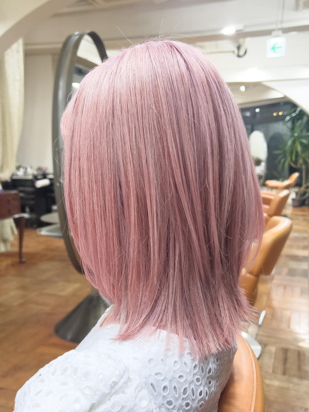 Of HAIR GINZA【オブヘアーギンザ】のスタイル紹介。ペールピンク×ミディウルフ