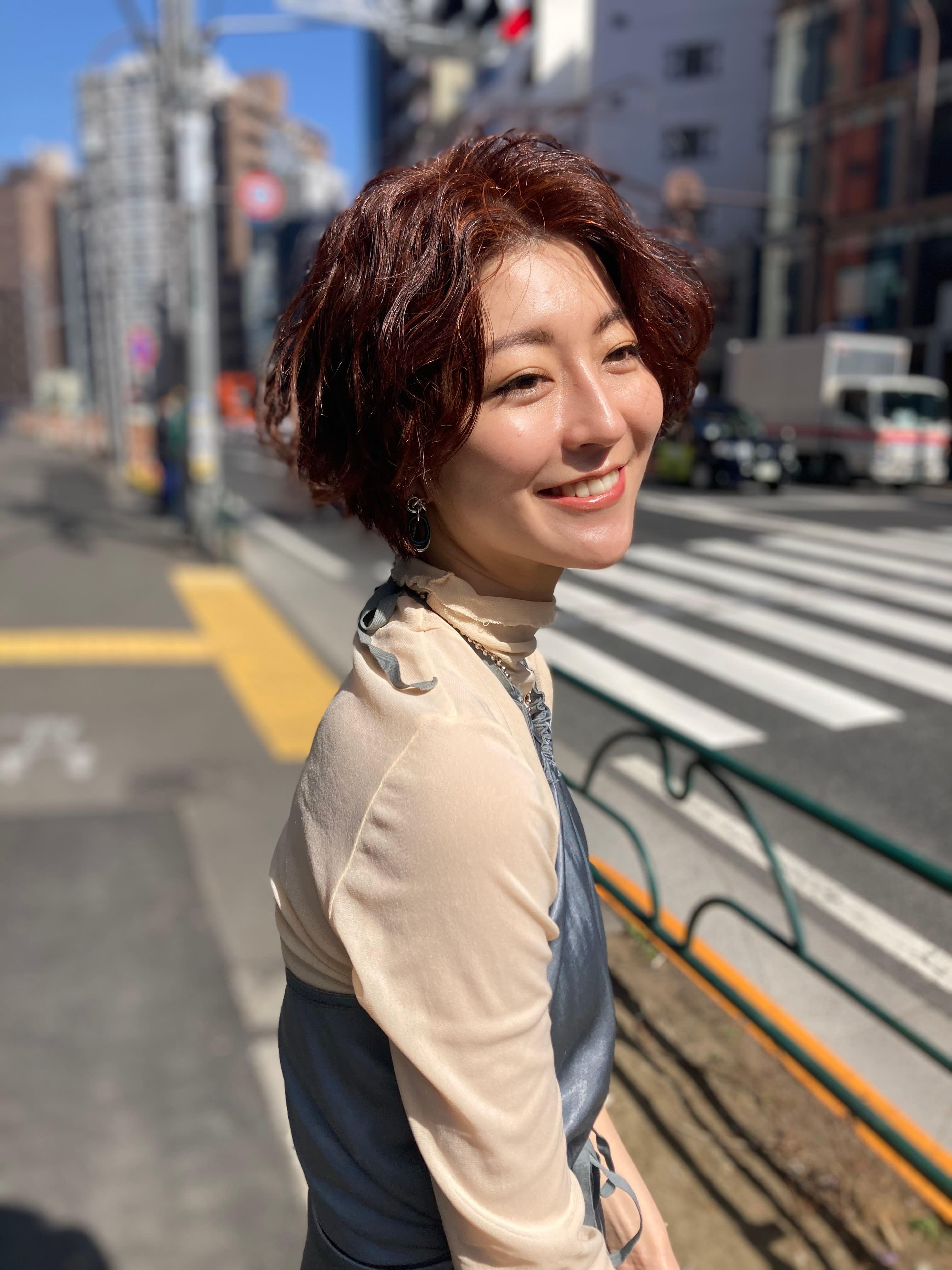 yoyo【ヨヨ】のスタイル紹介。ウェーブショートボブ