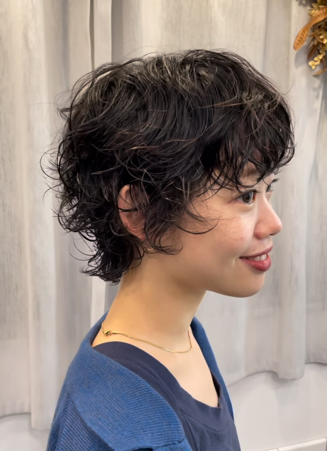 gem【ジェム】のスタイル紹介。パーマでラフな動きをつけたショートウルフスタイル