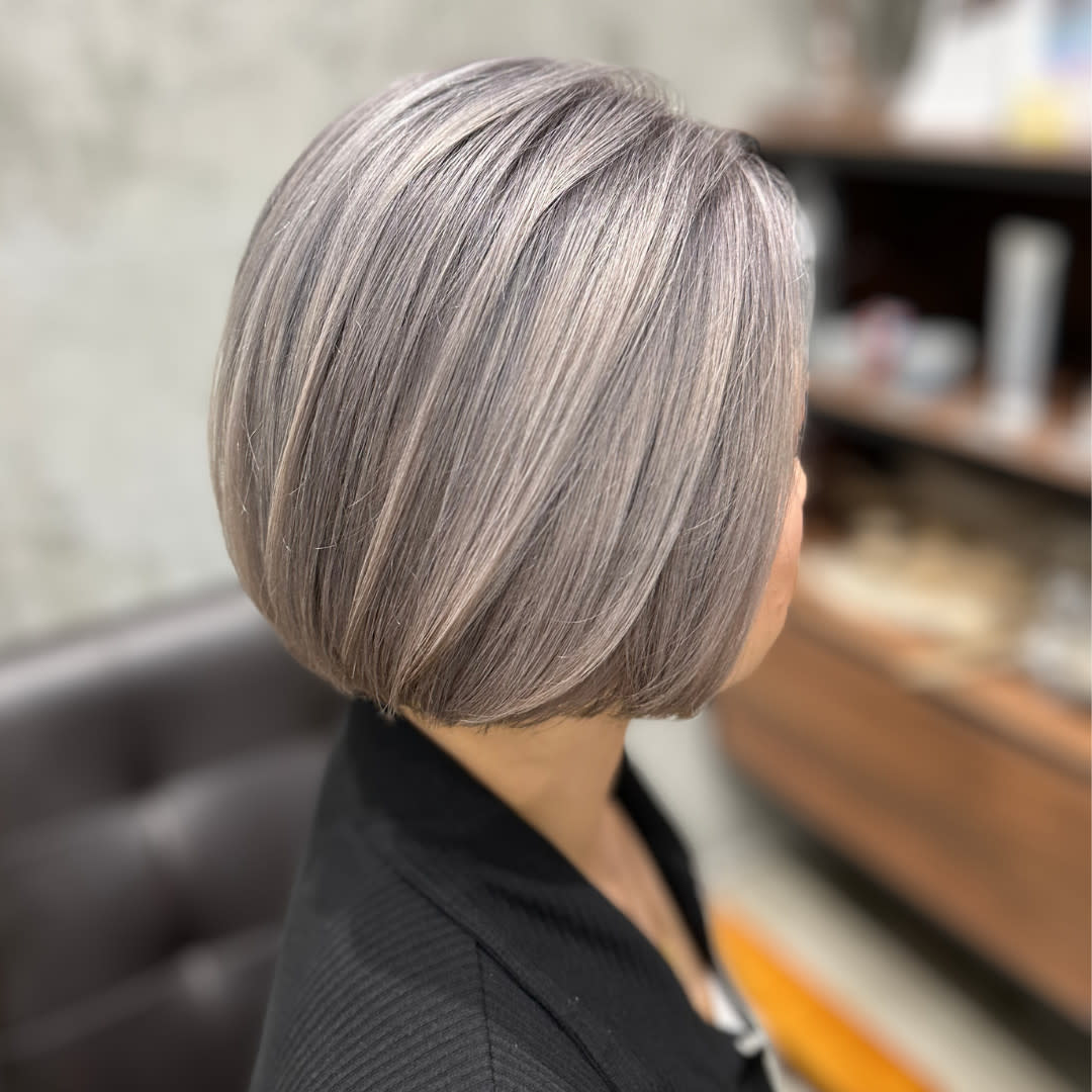 ALLZ渋谷【オルズ】【ケアブリーチ/ダブルカラー/ハイトーン/メンズカット】【オルズシブヤ ケアブリーチダブルカラーハイトーンメンズカット】のスタイル紹介。ハイトーングレーカラーケアブリーチダブルカラーシャドールーツ