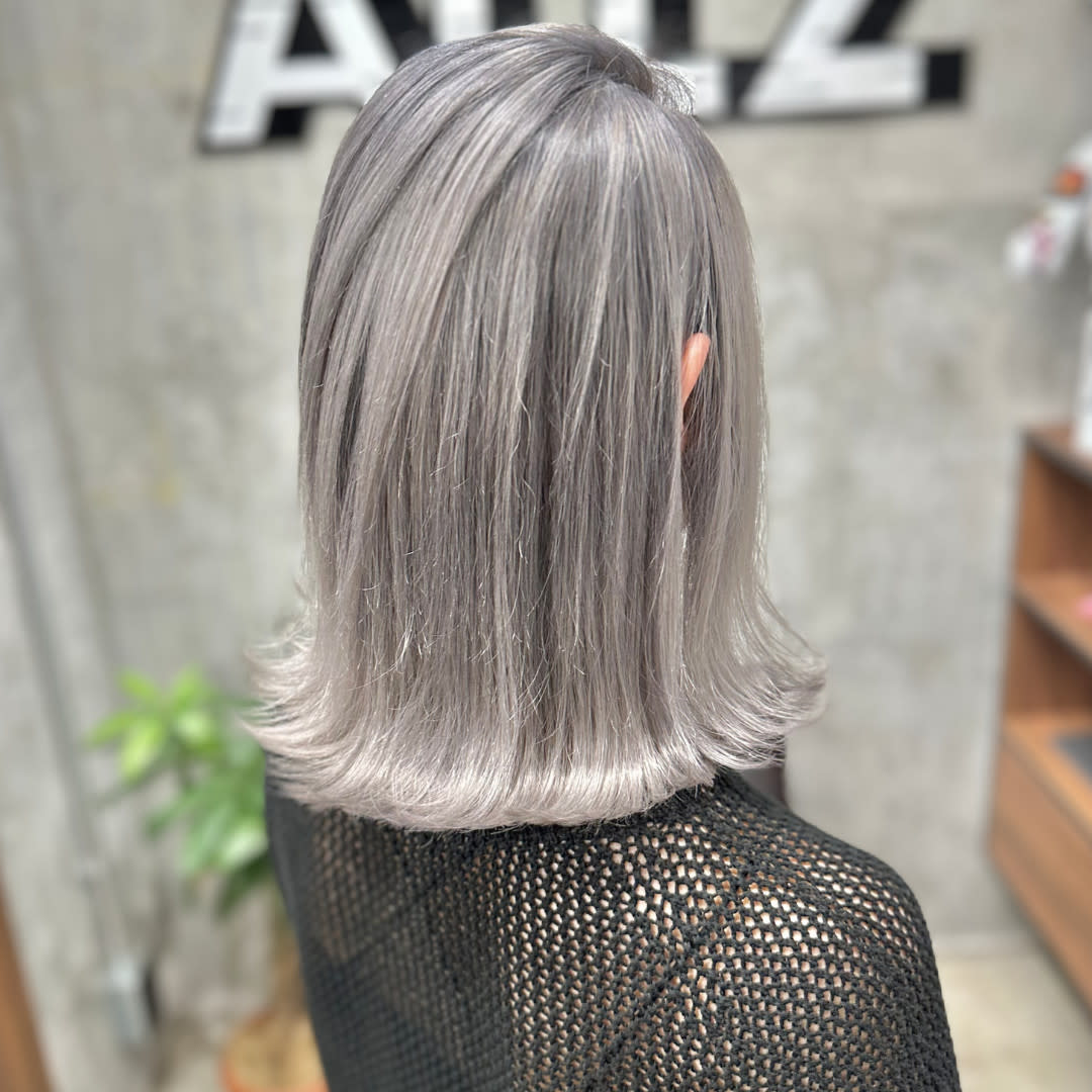 ALLZ渋谷【オルズ】【ケアブリーチ/ダブルカラー/ハイトーン/メンズカット】【オルズシブヤ ケアブリーチダブルカラーハイトーンメンズカット】のスタイル紹介。ハイトーングレーカラーケアブリーチダブルカラーシャドールーツ