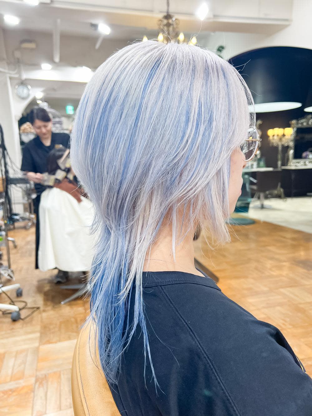 Of HAIR GINZA【オブヘアーギンザ】のスタイル紹介。アイスブルーウルフ