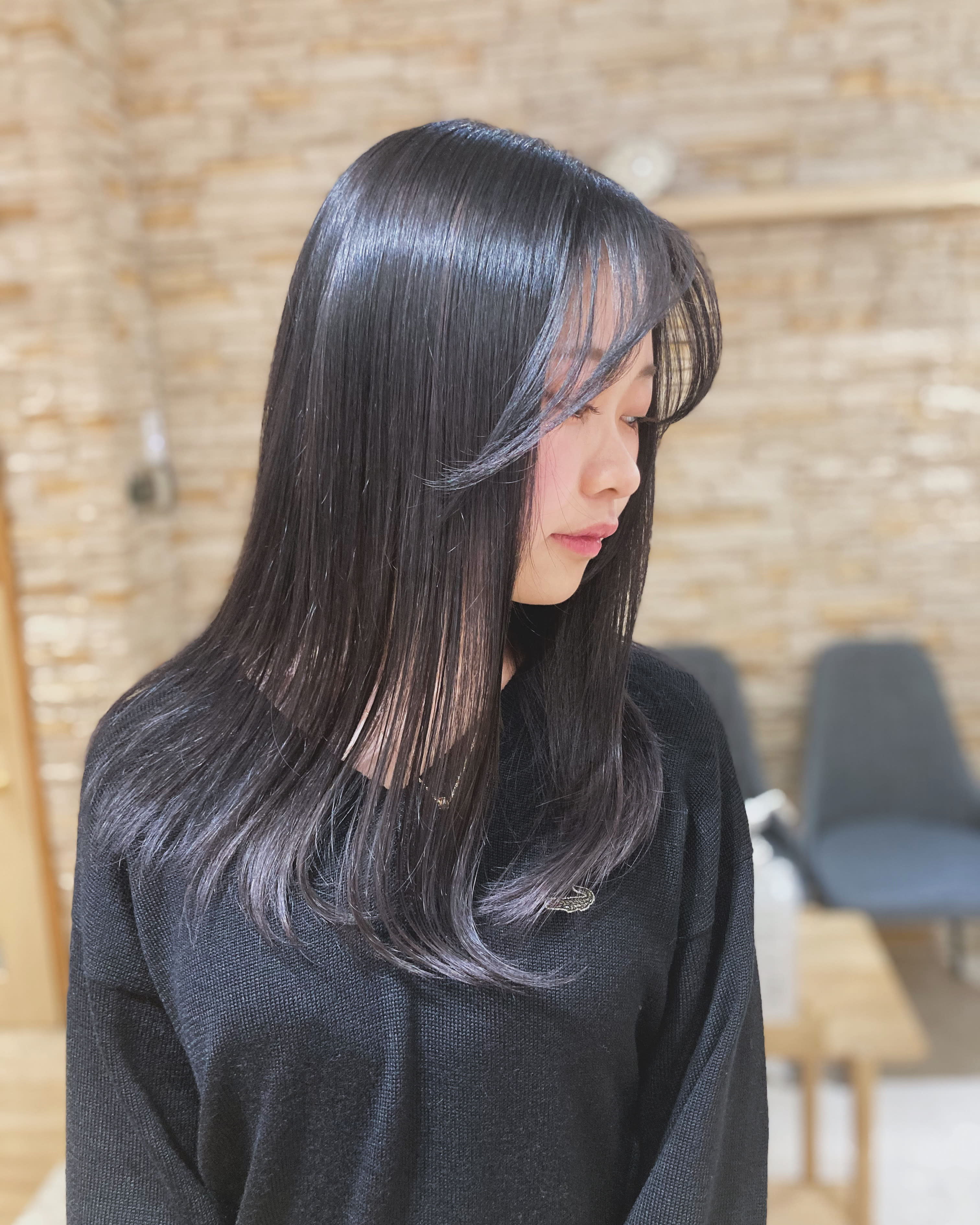 AROMA hair studio 仙台店【アロマ ヘアー スタジオ センダイテン】のスタイル紹介。ツヤ感×ローレイヤー×暗髪