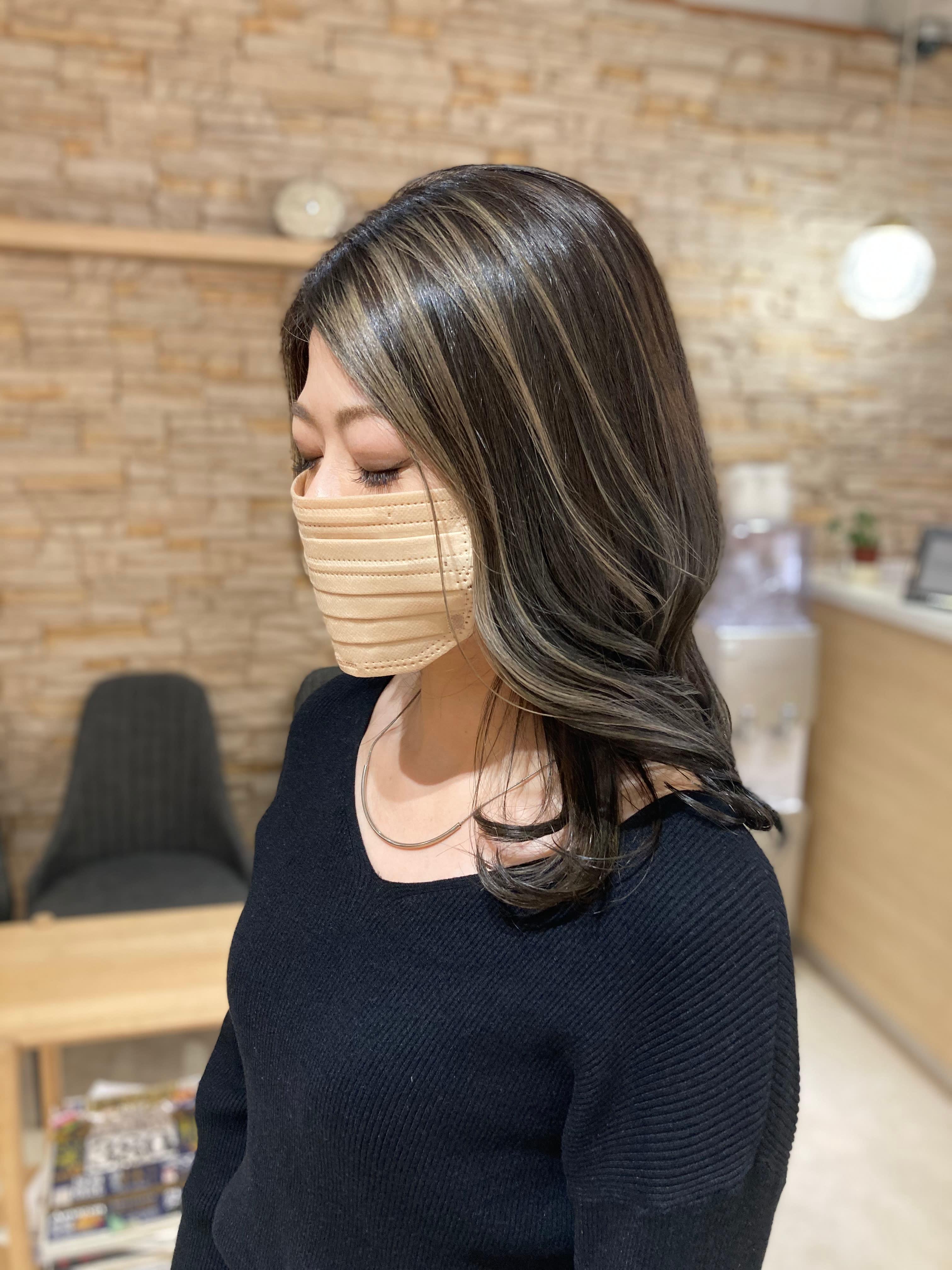 AROMA hair studio 仙台店【アロマ ヘアー スタジオ センダイテン】のスタイル紹介。バレイヤージュ×ハイライト×アッシュ