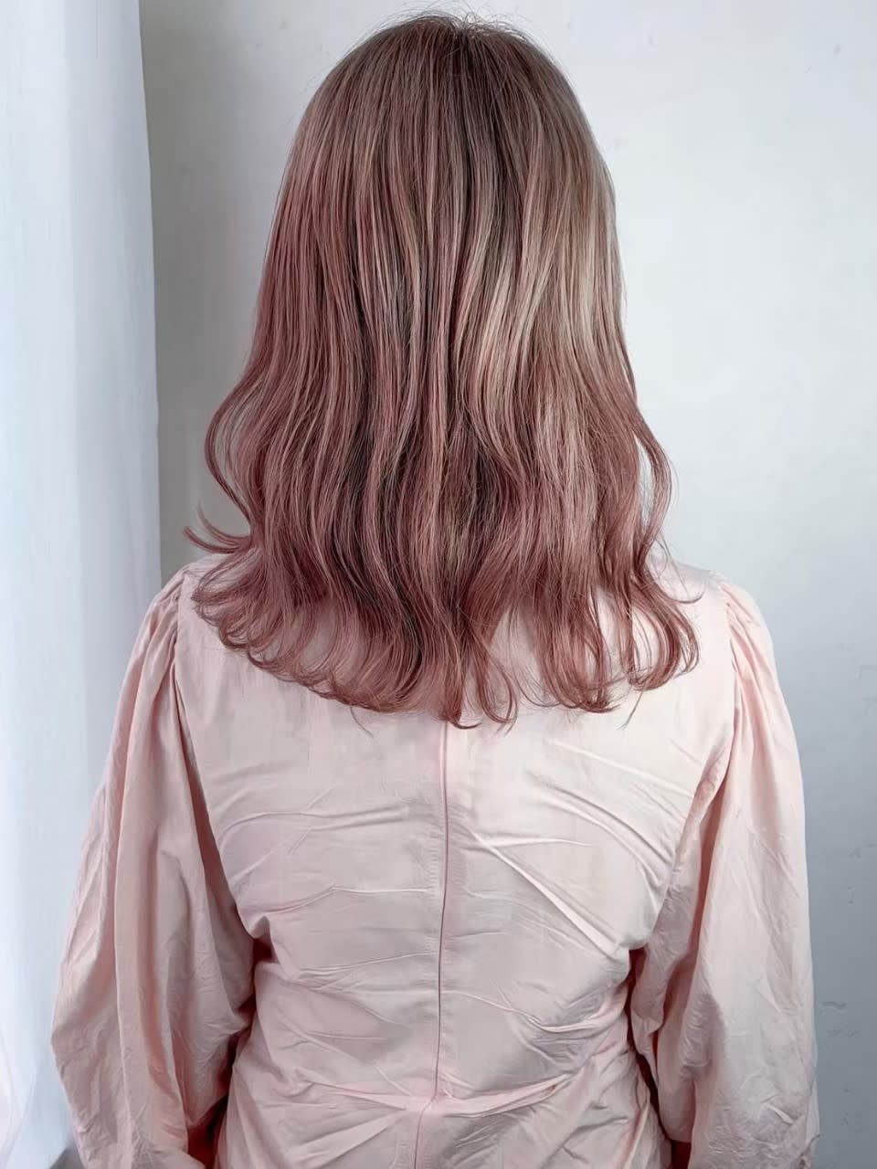 ALLEN hair 広島駅前店 髪質改善&トリートメント【アレンヘアーヒロシマエキマエテンカミシツカイゼンアンドトリー】のスタイル紹介。とろみカラー　ゆるふわピンクベージュ