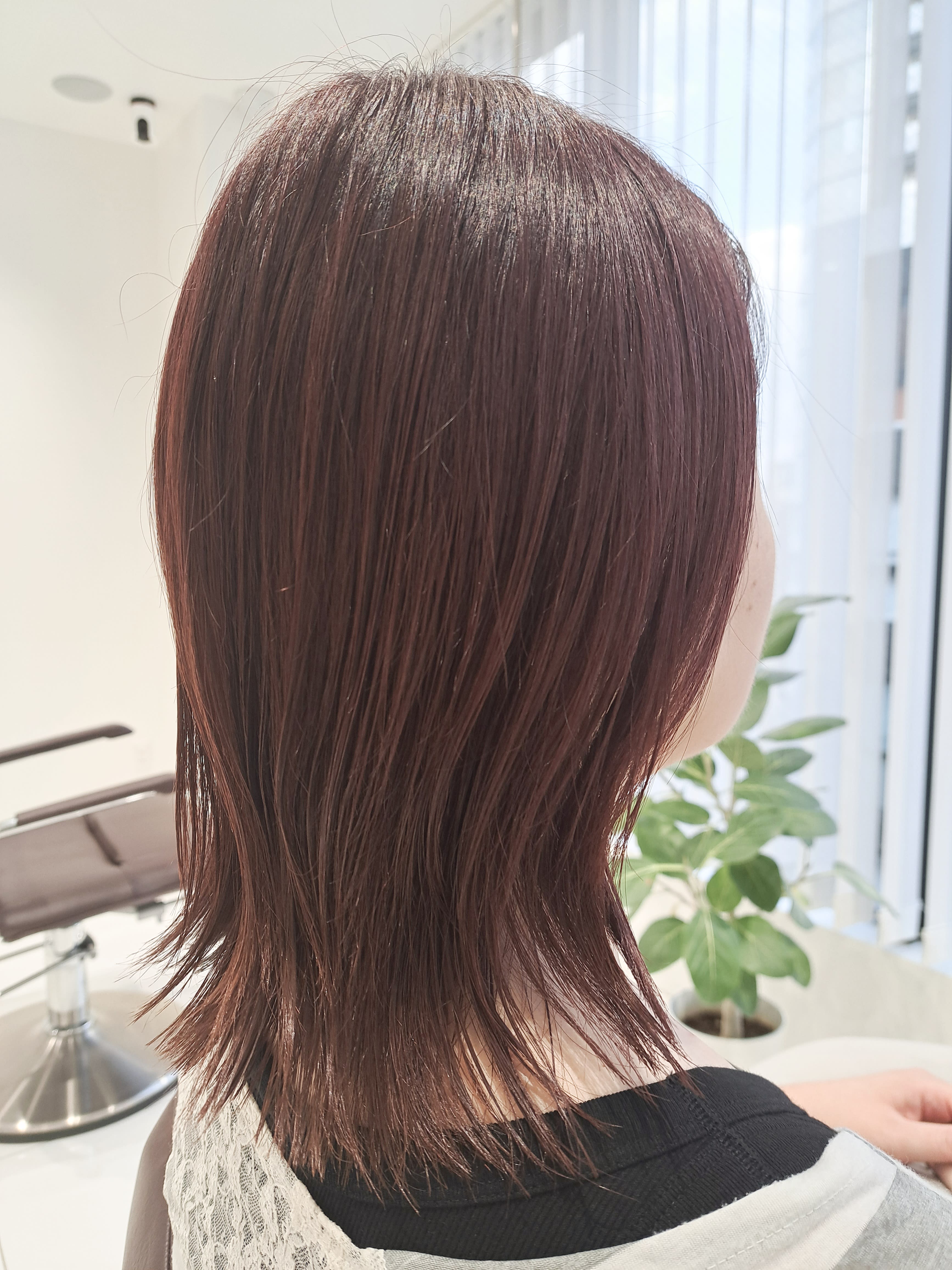 Hair & Spa y‐Forme Ginza【ヘアアンドスパユーフォルムギンザ】のスタイル紹介。スッキリ外ハネスタイル♪脱白髪染めカラー