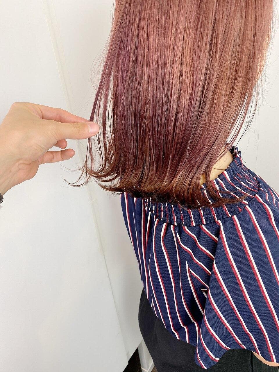 FURUSHO 栄店【フルショウ サカエテン】のスタイル紹介。ベビーピンク　切りっぱなしミディアム外ハネボブ