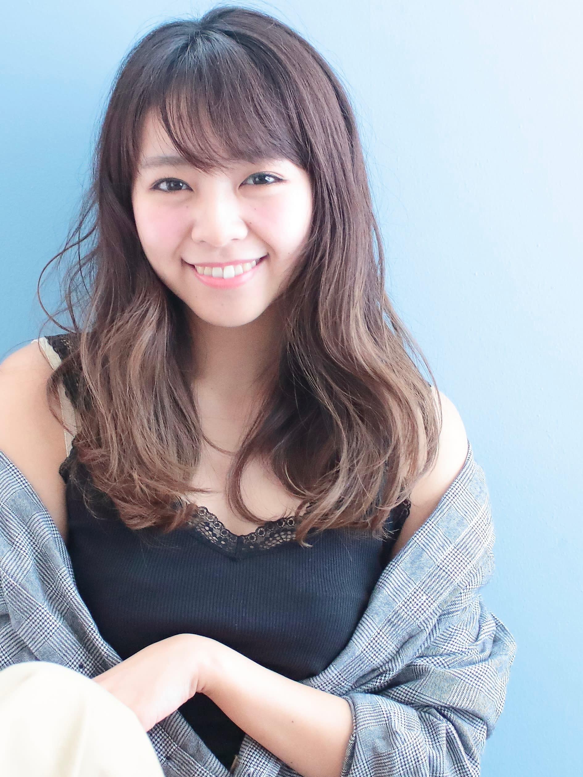 Hivira(ハイビラ)武蔵小山の美容室【ハイビラ ムサシコヤマノビヨウシツ】のスタイル紹介。クセをいかした緩めのデジタルパーマ。セミロング