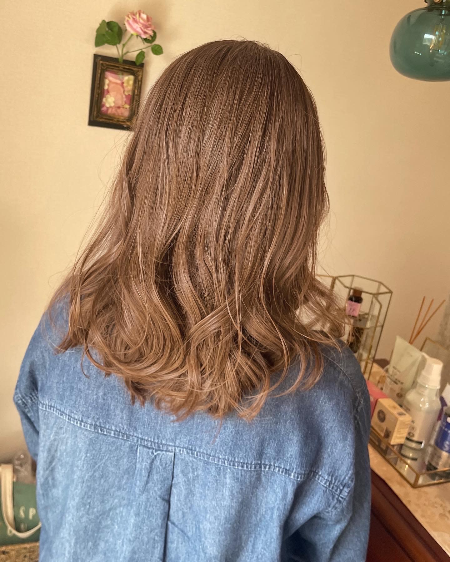 THREE hair salon【スリーヘアサロン】のスタイル紹介。明るい白髪染めでエレガントヘアー